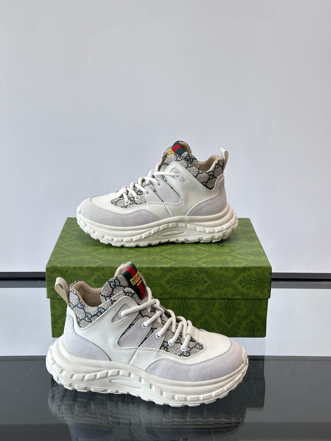◾️▫️G家男士GG高帮运动鞋，选用进口牛皮打造，简约舒适版，内里头层牛皮，鞋舌装饰品牌logo，细节精