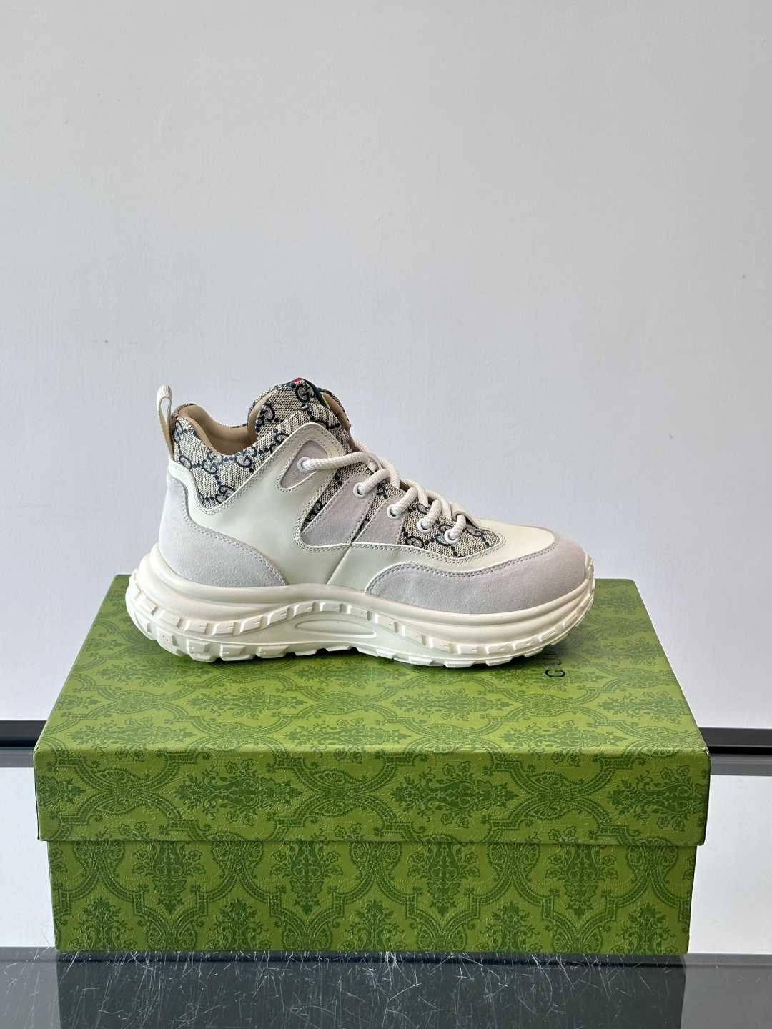 ◾️▫️G家男士GG高帮运动鞋，选用进口牛皮打造，简约舒适版，内里头层牛皮，鞋舌装饰品牌logo，细节精