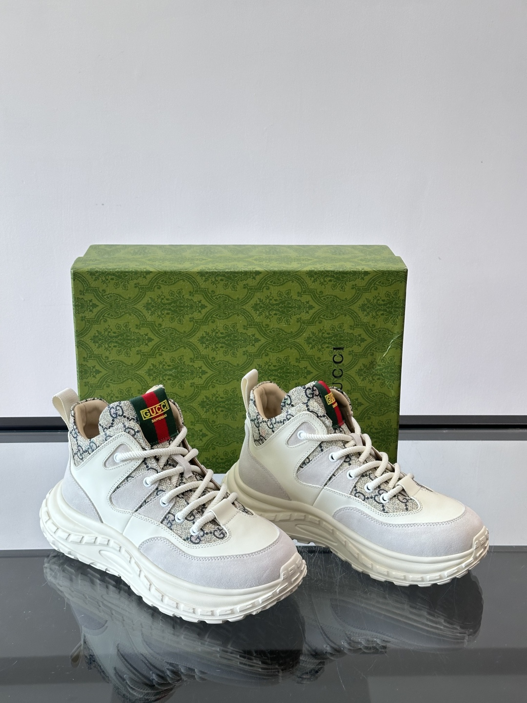◾️▫️G家男士GG高帮运动鞋，选用进口牛皮打造，简约舒适版，内里头层牛皮，鞋舌装饰品牌logo，细节精