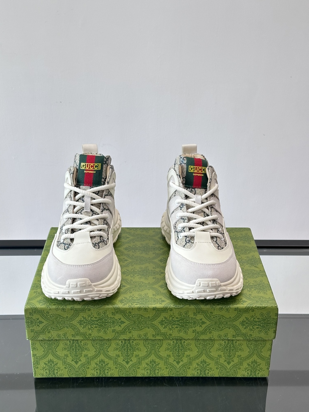 ◾️▫️G家男士GG高帮运动鞋，选用进口牛皮打造，简约舒适版，内里头层牛皮，鞋舌装饰品牌logo，细节精