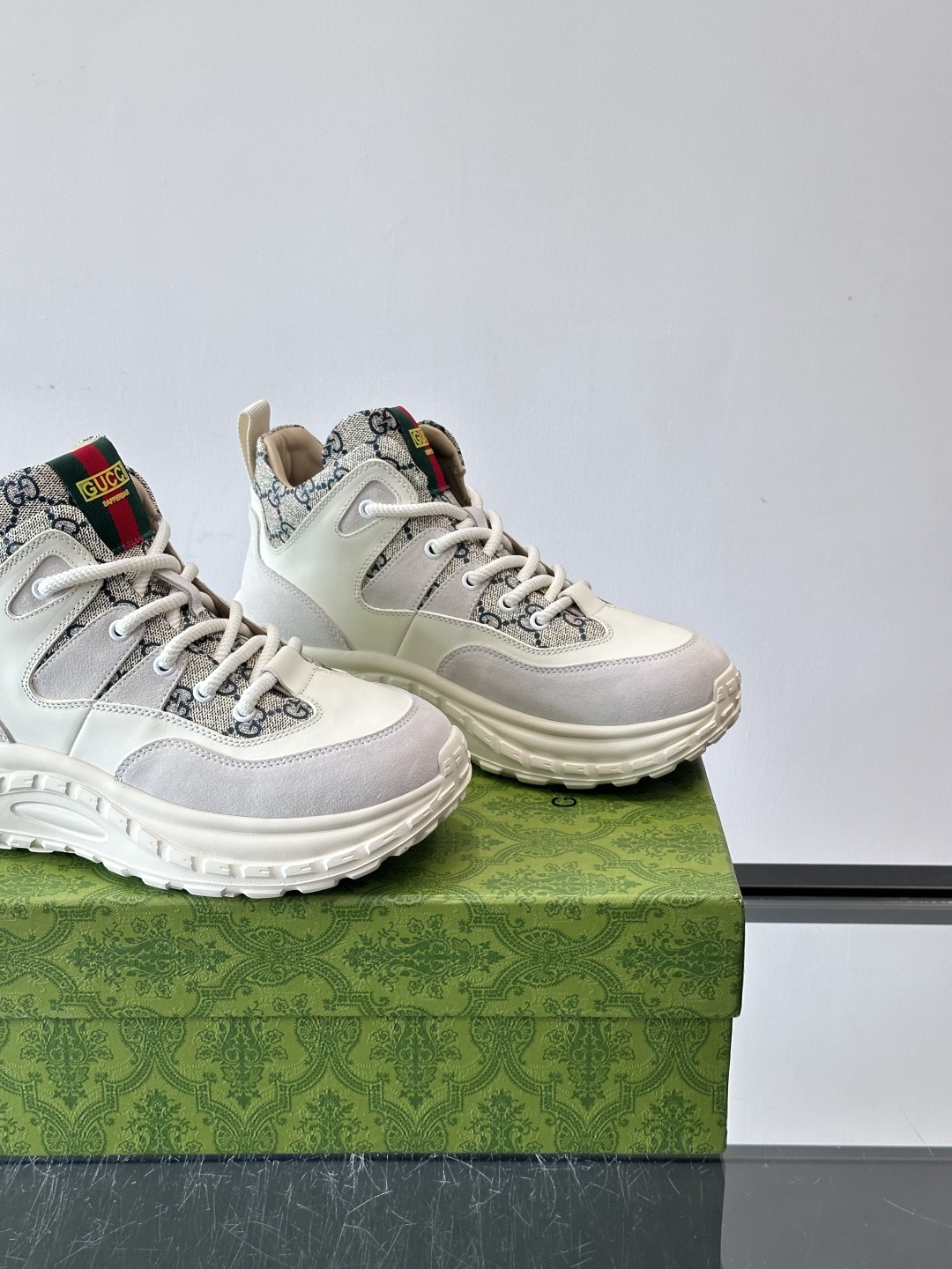 ◾️▫️G家男士GG高帮运动鞋，选用进口牛皮打造，简约舒适版，内里头层牛皮，鞋舌装饰品牌logo，细节精
