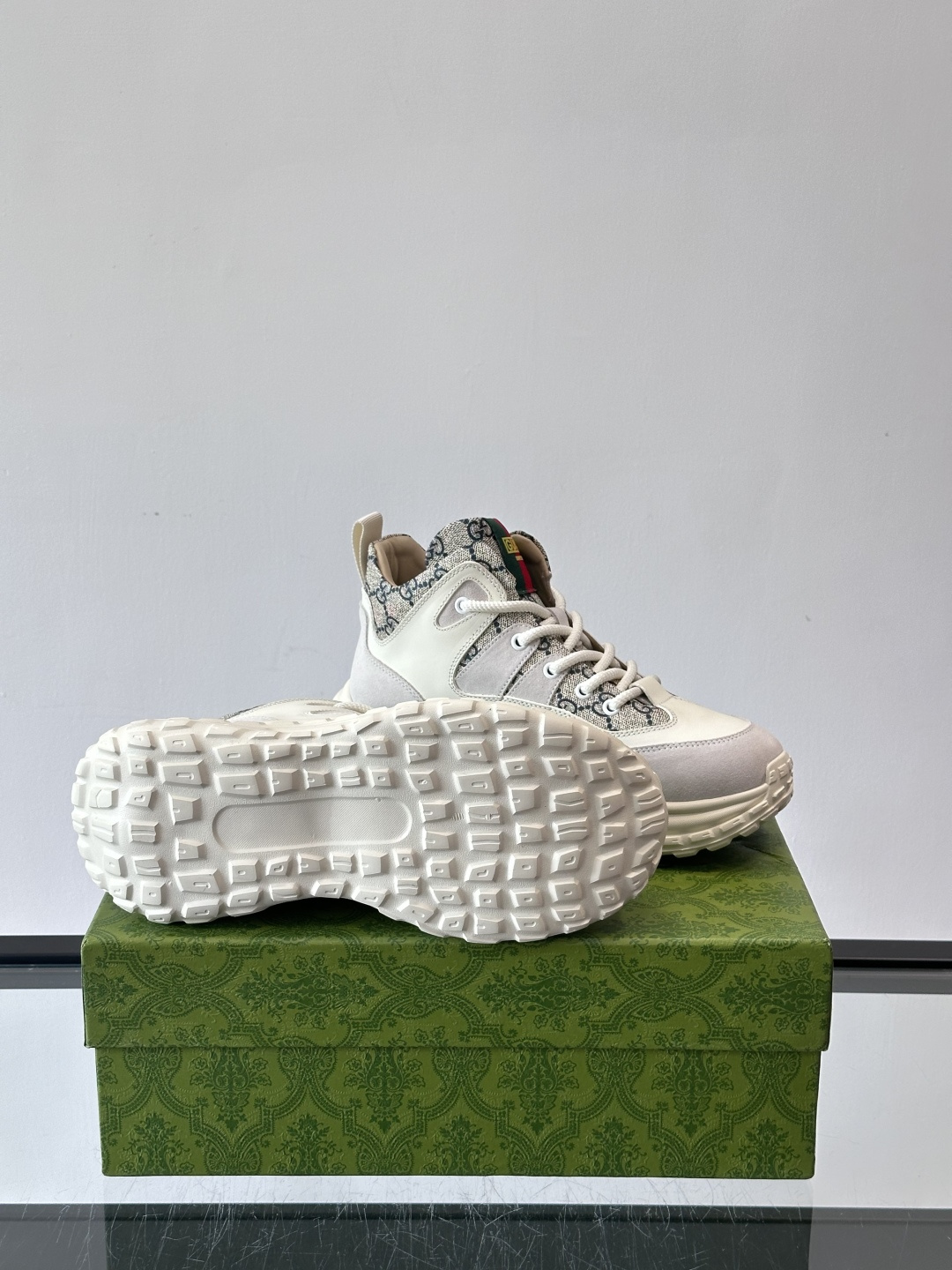 ◾️▫️G家男士GG高帮运动鞋，选用进口牛皮打造，简约舒适版，内里头层牛皮，鞋舌装饰品牌logo，细节精