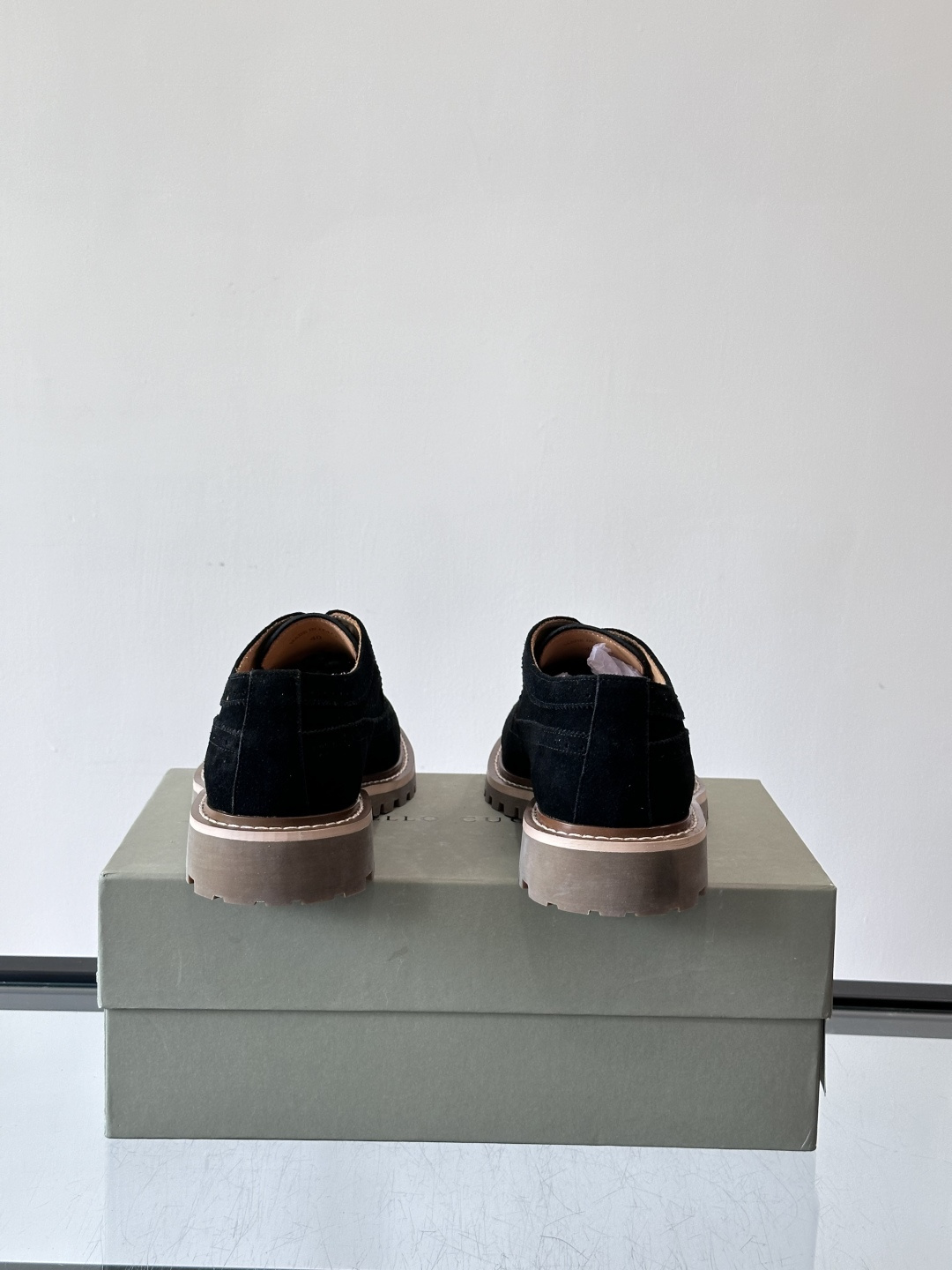 Brunello Cucinelli麂皮雕花德比鞋这双鞋来自意大利奢侈品牌Brunello Cucine