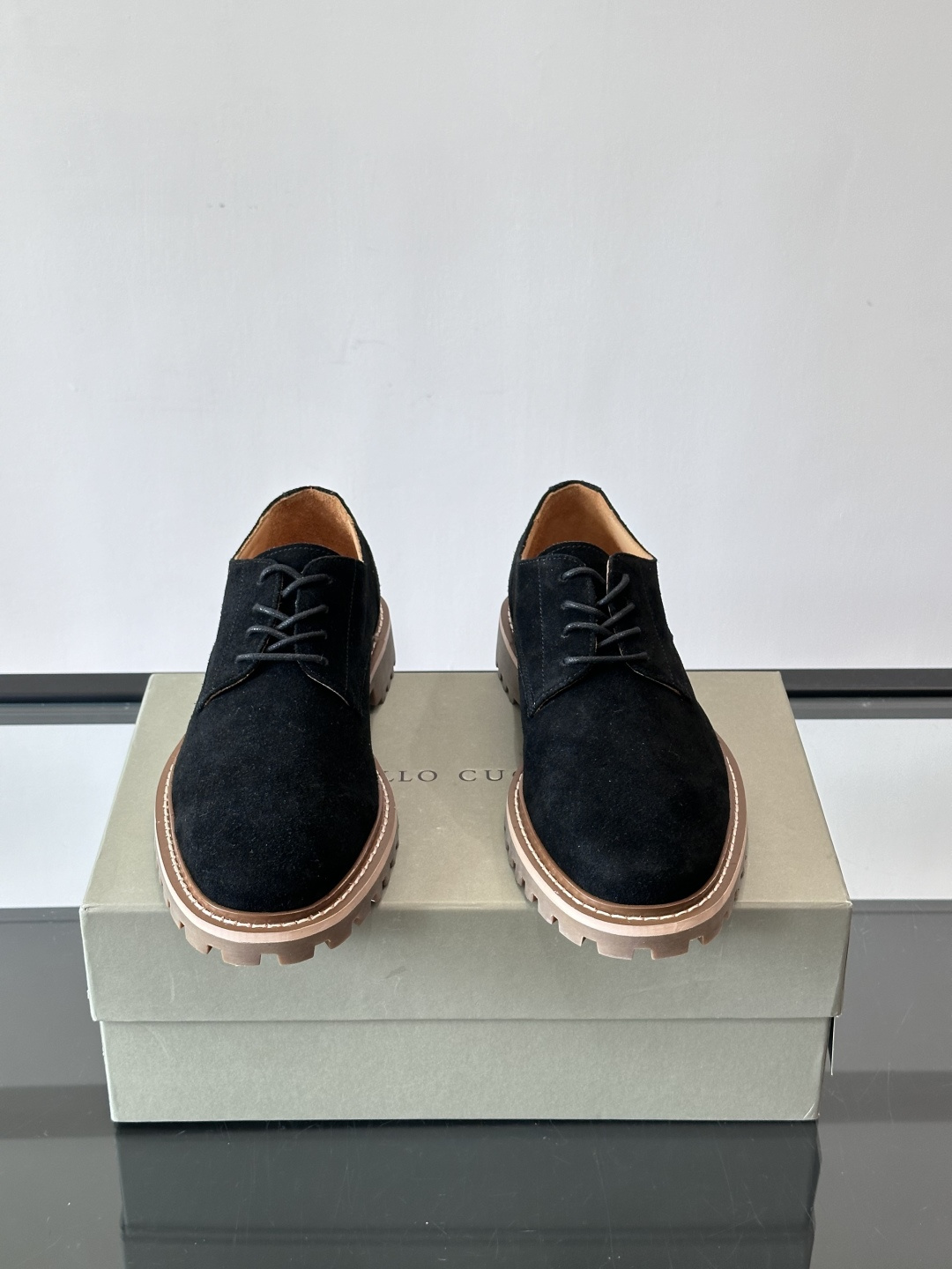 BC磨砂牛皮厚底德比鞋这款德比鞋选用磨砂牛皮，复古又高级。厚底橡胶鞋底耐磨防滑，悄悄增高约4cm，宽脚友