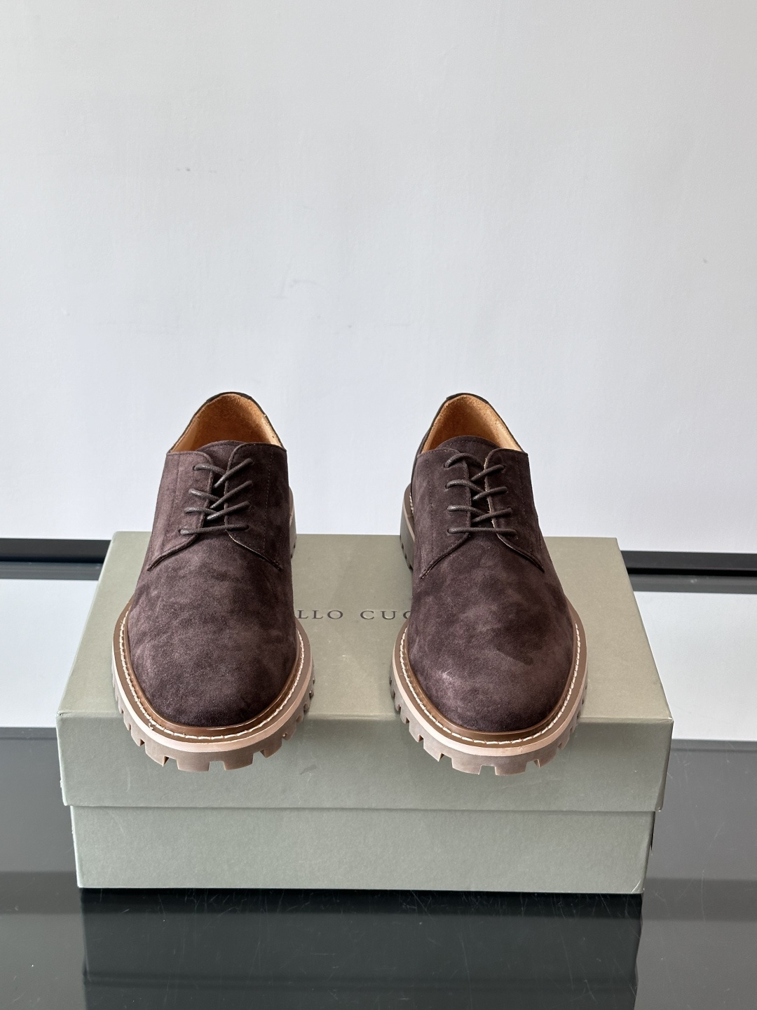 BC磨砂牛皮厚底德比鞋这款德比鞋选用磨砂牛皮，复古又高级。厚底橡胶鞋底耐磨防滑，悄悄增高约4cm，宽脚友