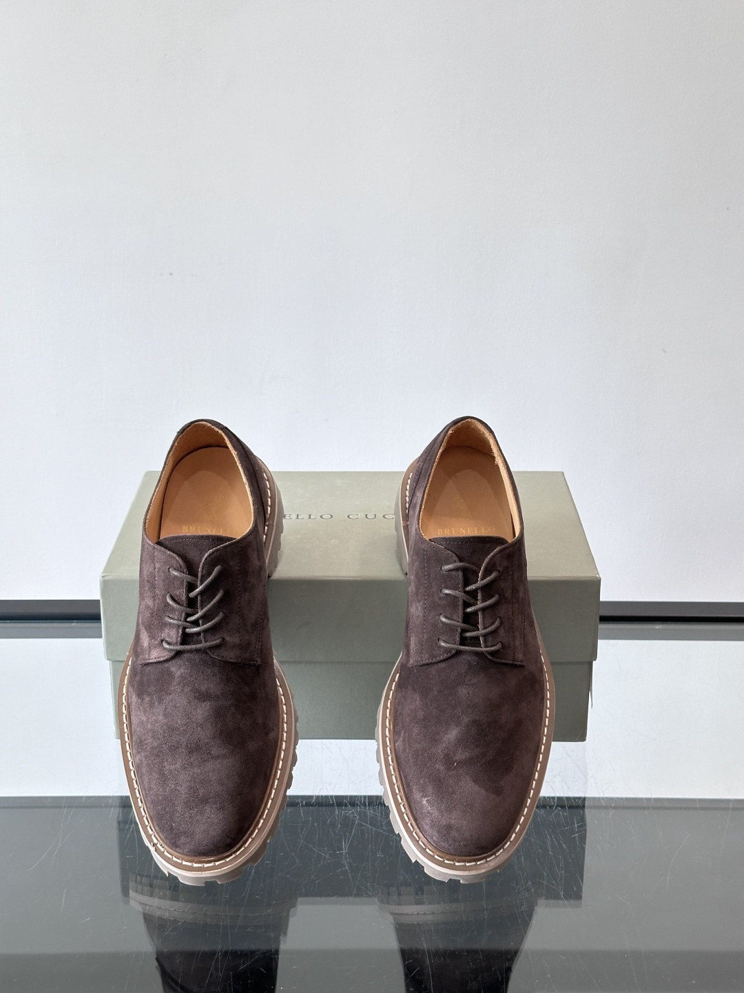 BC磨砂牛皮厚底德比鞋这款德比鞋选用磨砂牛皮，复古又高级。厚底橡胶鞋底耐磨防滑，悄悄增高约4cm，宽脚友