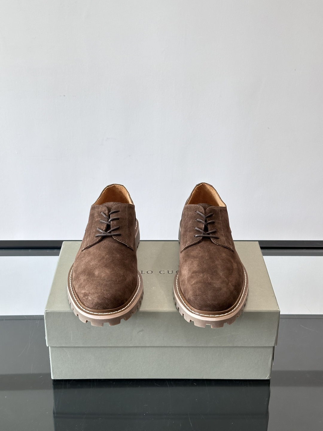 BC磨砂牛皮厚底德比鞋这款德比鞋选用磨砂牛皮，复古又高级。厚底橡胶鞋底耐磨防滑，悄悄增高约4cm，宽脚友