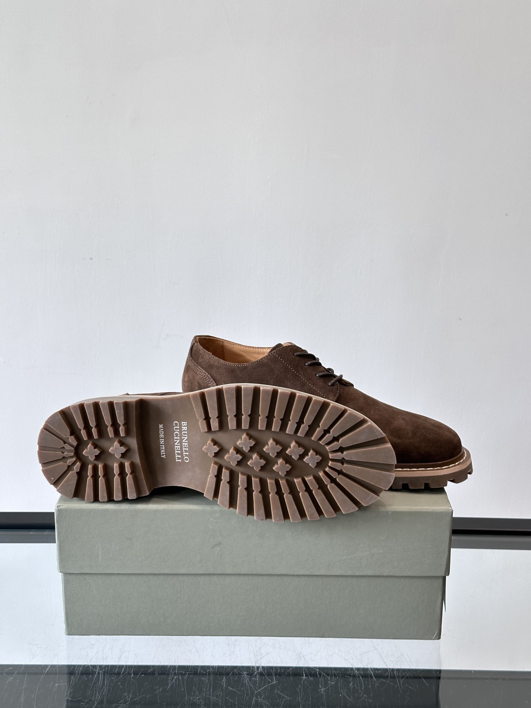 BC磨砂牛皮厚底德比鞋这款德比鞋选用磨砂牛皮，复古又高级。厚底橡胶鞋底耐磨防滑，悄悄增高约4cm，宽脚友