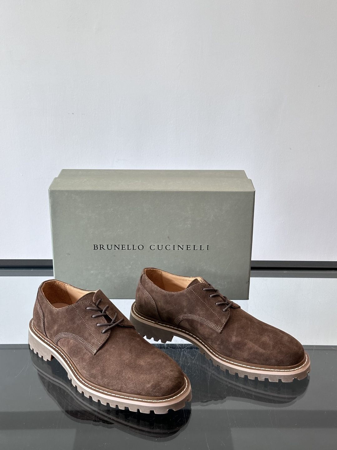 BC磨砂牛皮厚底德比鞋这款德比鞋选用磨砂牛皮，复古又高级。厚底橡胶鞋底耐磨防滑，悄悄增高约4cm，宽脚友