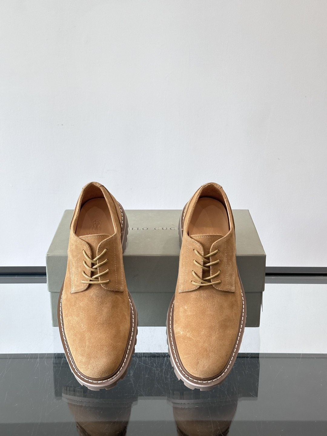 BC磨砂牛皮厚底德比鞋这款德比鞋选用磨砂牛皮，复古又高级。厚底橡胶鞋底耐磨防滑，悄悄增高约4cm，宽脚友