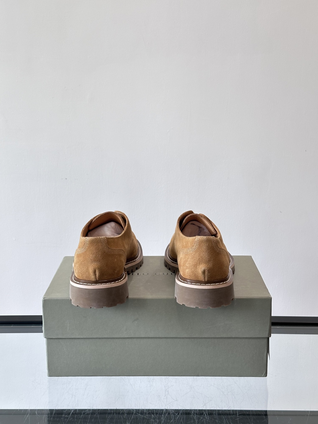 BC磨砂牛皮厚底德比鞋这款德比鞋选用磨砂牛皮，复古又高级。厚底橡胶鞋底耐磨防滑，悄悄增高约4cm，宽脚友