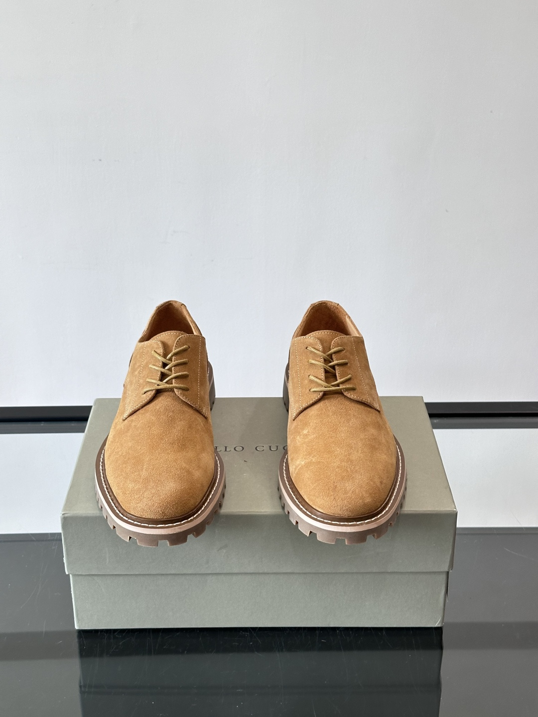 BC磨砂牛皮厚底德比鞋这款德比鞋选用磨砂牛皮，复古又高级。厚底橡胶鞋底耐磨防滑，悄悄增高约4cm，宽脚友