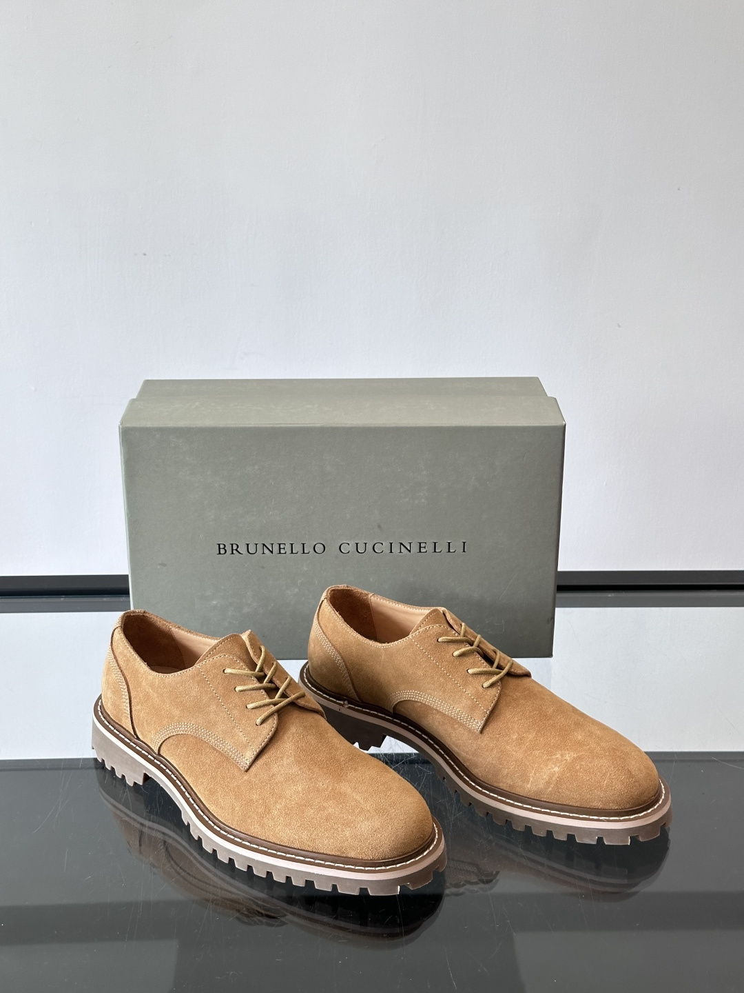 BC磨砂牛皮厚底德比鞋这款德比鞋选用磨砂牛皮，复古又高级。厚底橡胶鞋底耐磨防滑，悄悄增高约4cm，宽脚友