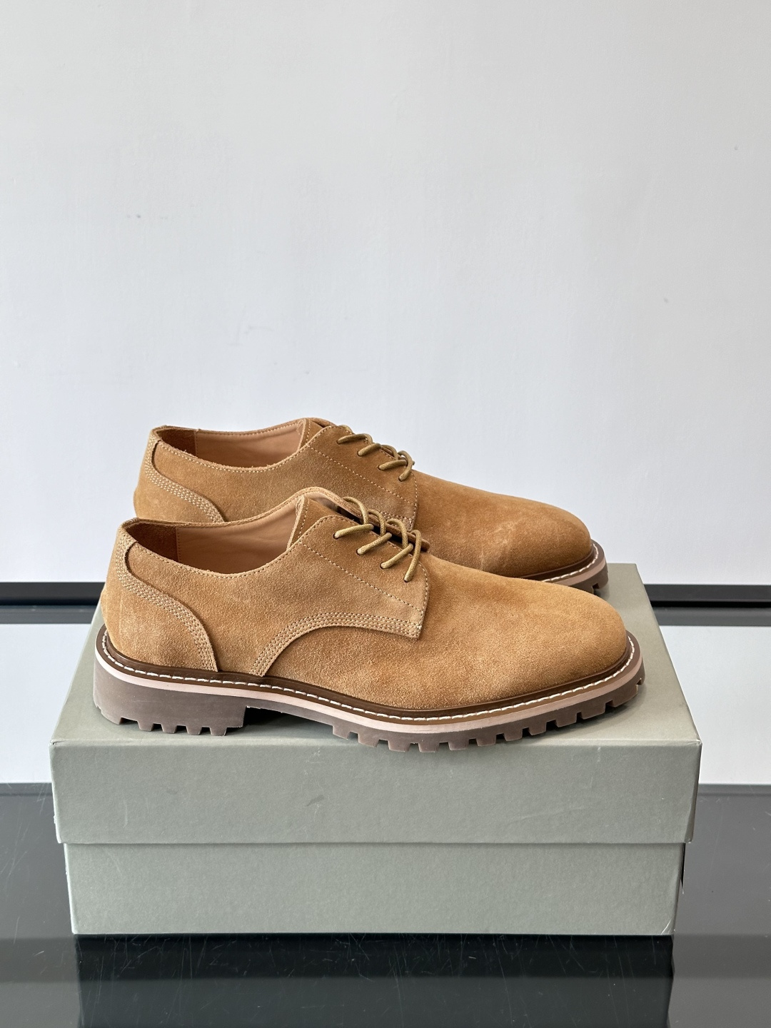 BC磨砂牛皮厚底德比鞋这款德比鞋选用磨砂牛皮，复古又高级。厚底橡胶鞋底耐磨防滑，悄悄增高约4cm，宽脚友