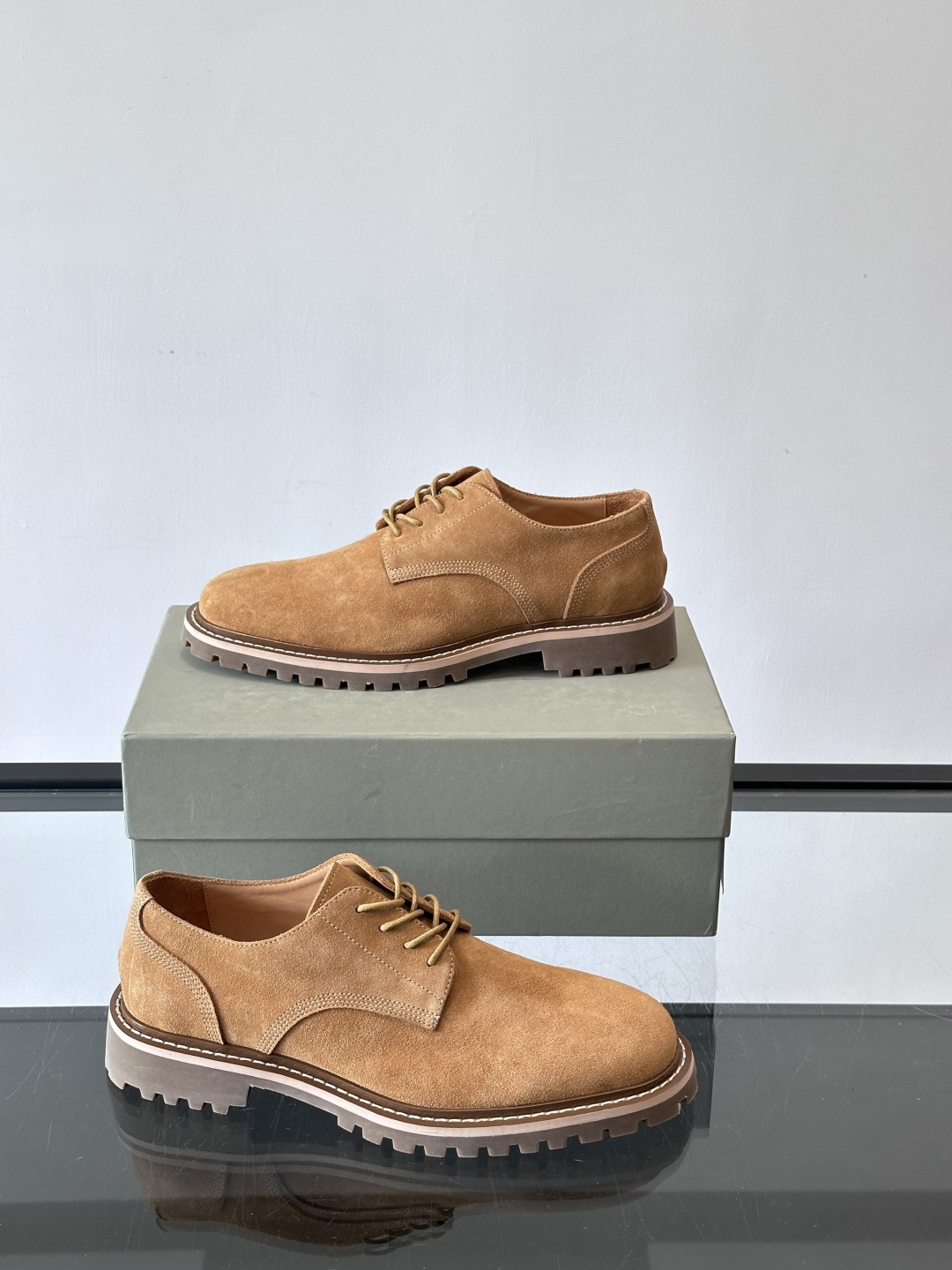 BC磨砂牛皮厚底德比鞋这款德比鞋选用磨砂牛皮，复古又高级。厚底橡胶鞋底耐磨防滑，悄悄增高约4cm，宽脚友