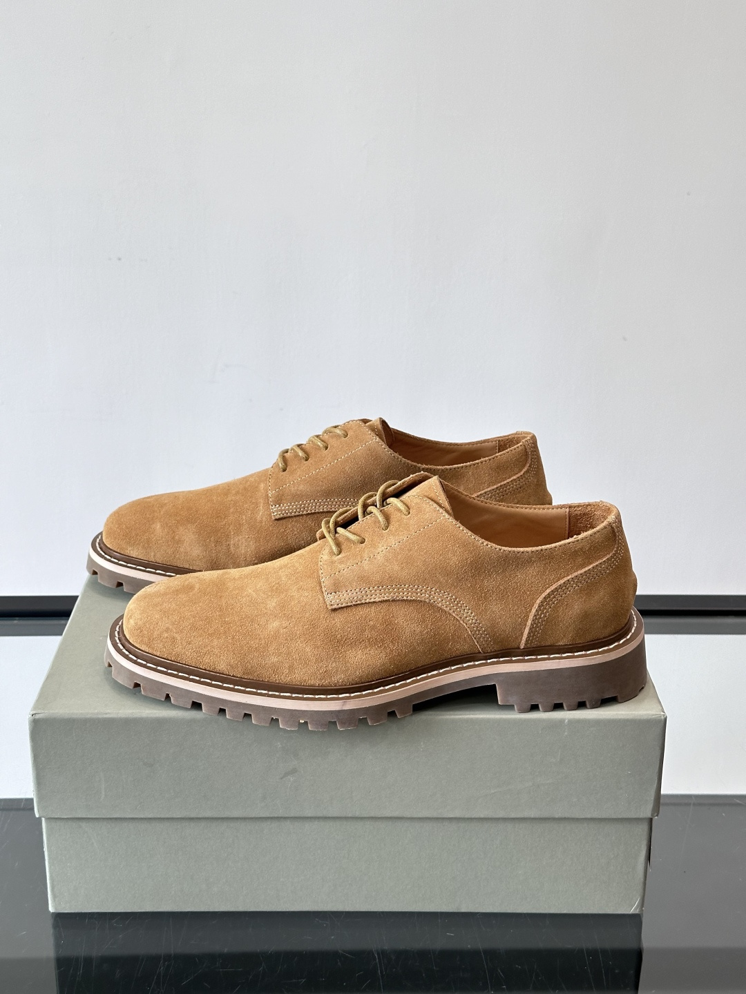 BC磨砂牛皮厚底德比鞋这款德比鞋选用磨砂牛皮，复古又高级。厚底橡胶鞋底耐磨防滑，悄悄增高约4cm，宽脚友