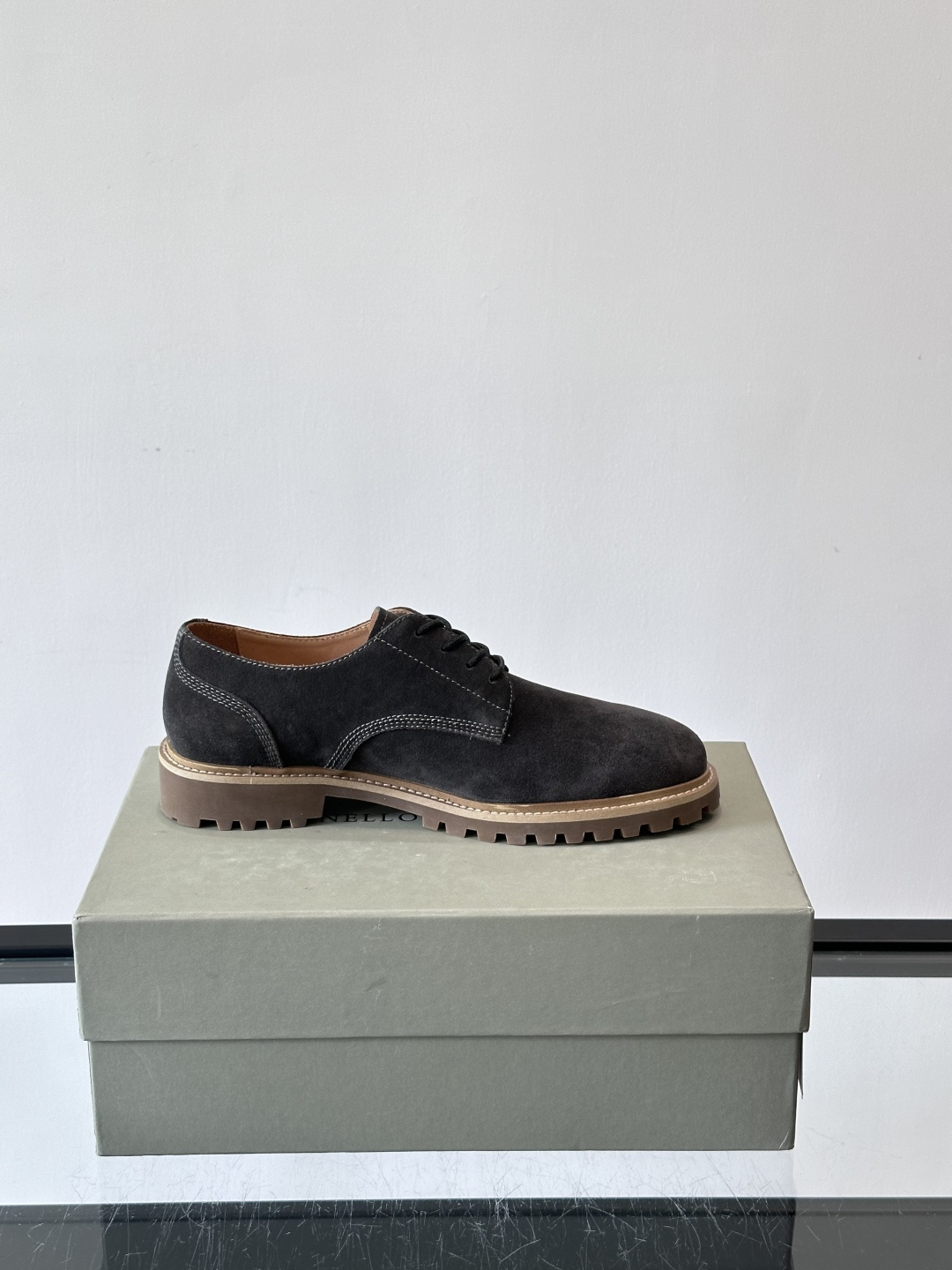 BC磨砂牛皮厚底德比鞋这款德比鞋选用磨砂牛皮，复古又高级。厚底橡胶鞋底耐磨防滑，悄悄增高约4cm，宽脚友