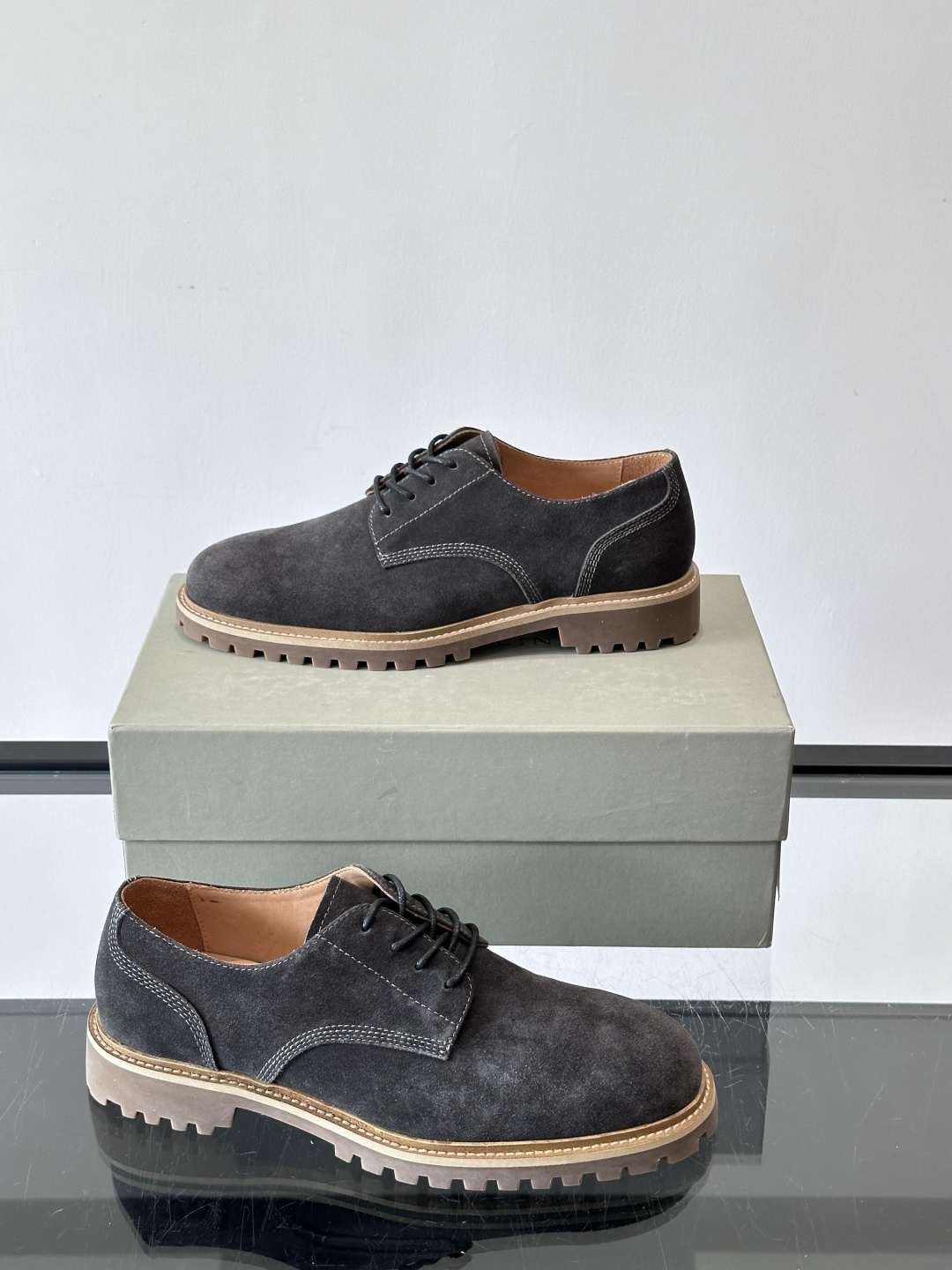 BC磨砂牛皮厚底德比鞋这款德比鞋选用磨砂牛皮，复古又高级。厚底橡胶鞋底耐磨防滑，悄悄增高约4cm，宽脚友