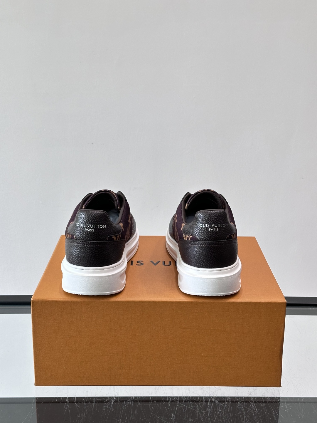LV Monogram男士板鞋🧡LV Monogram板鞋，经典老花设计，低调奢华又百搭！鞋面黑色牛皮+