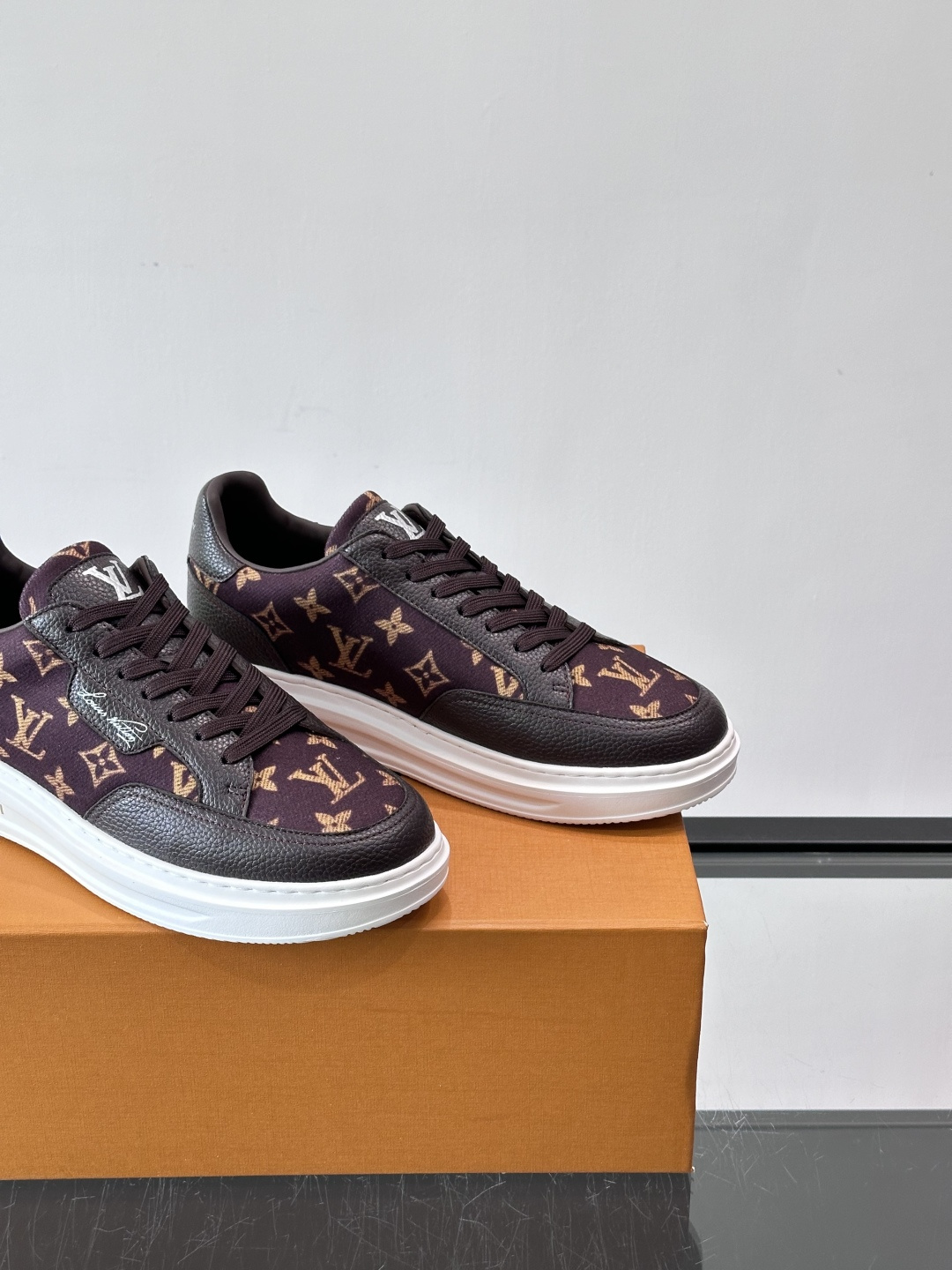LV Monogram男士板鞋🧡LV Monogram板鞋，经典老花设计，低调奢华又百搭！鞋面黑色牛皮+