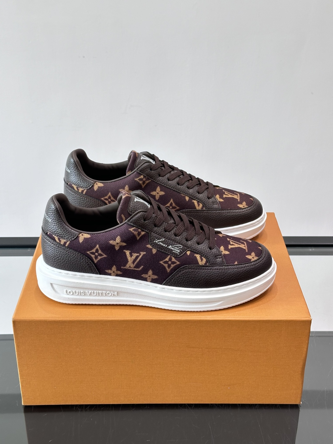 LV Monogram男士板鞋🧡LV Monogram板鞋，经典老花设计，低调奢华又百搭！鞋面黑色牛皮+