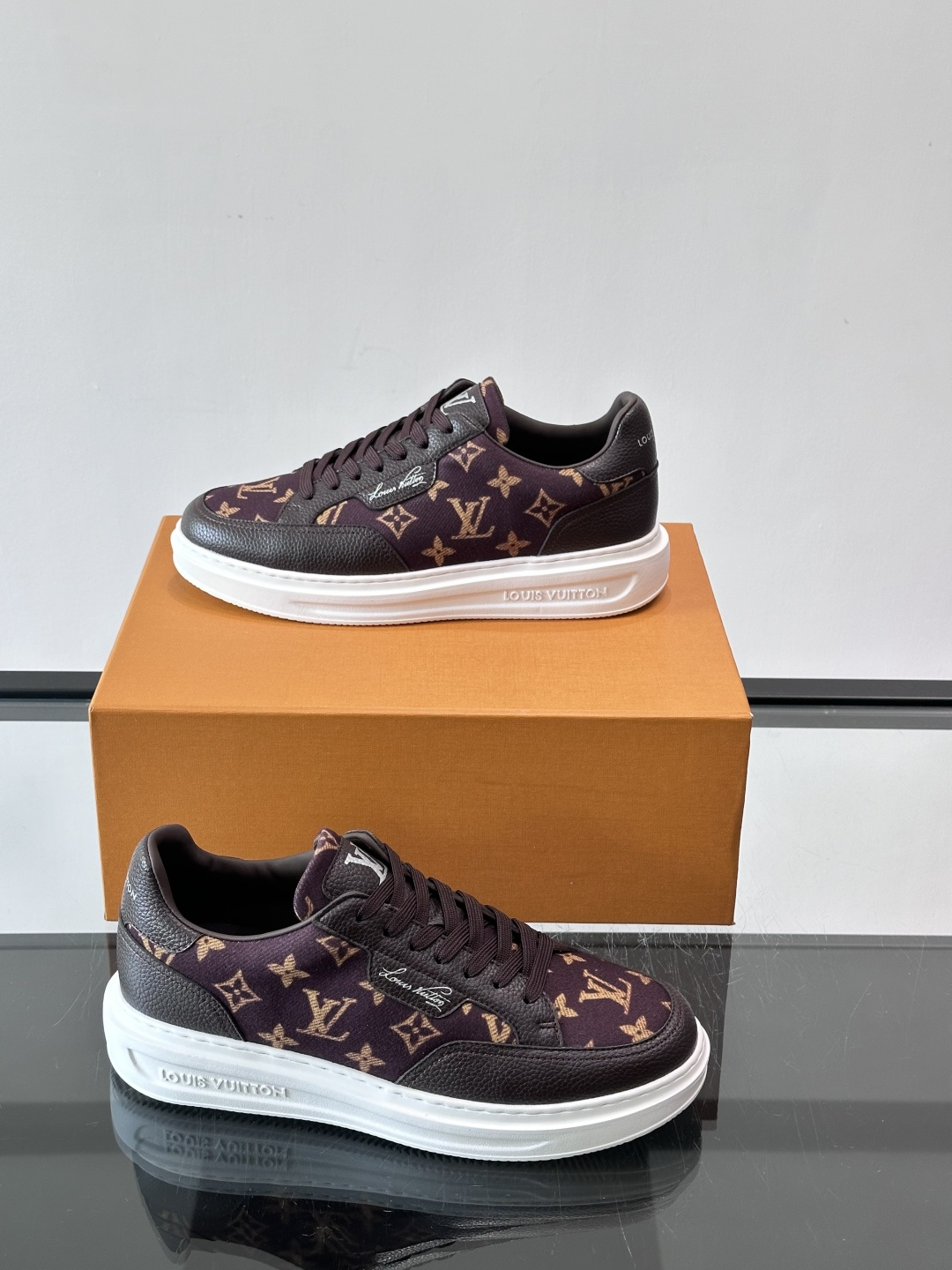 LV Monogram男士板鞋🧡LV Monogram板鞋，经典老花设计，低调奢华又百搭！鞋面黑色牛皮+