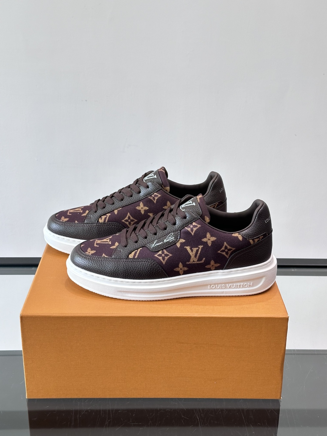 LV Monogram男士板鞋🧡LV Monogram板鞋，经典老花设计，低调奢华又百搭！鞋面黑色牛皮+