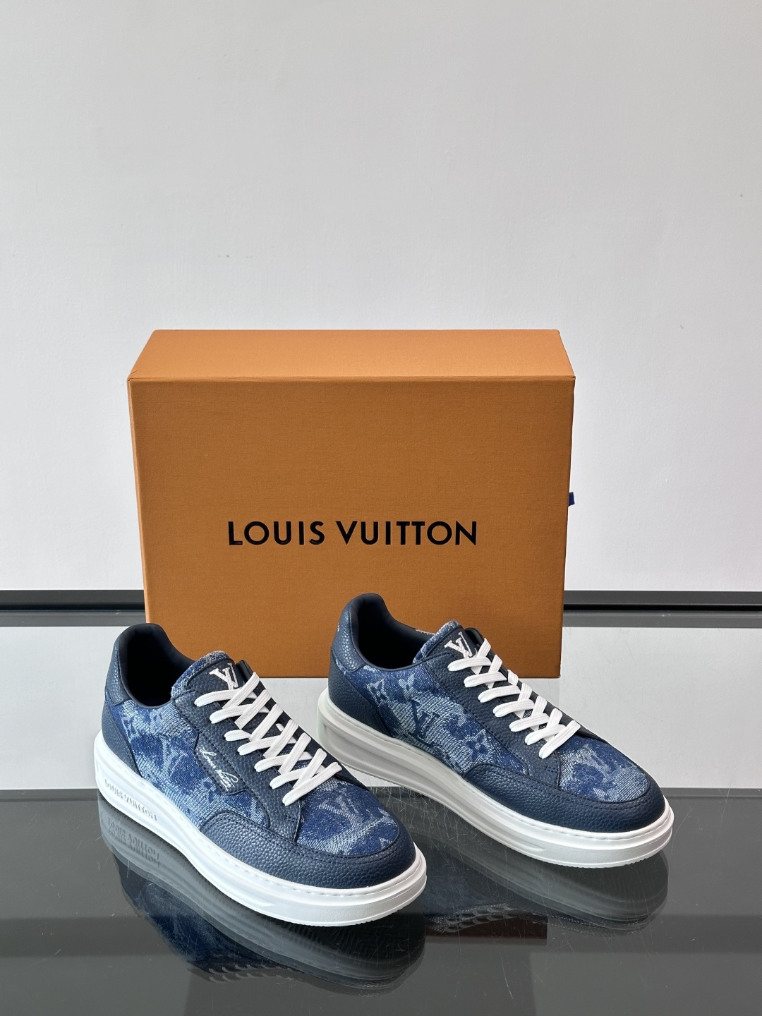 LV Monogram男士板鞋🧡LV Monogram板鞋，经典老花设计，低调奢华又百搭！鞋面黑色牛皮+