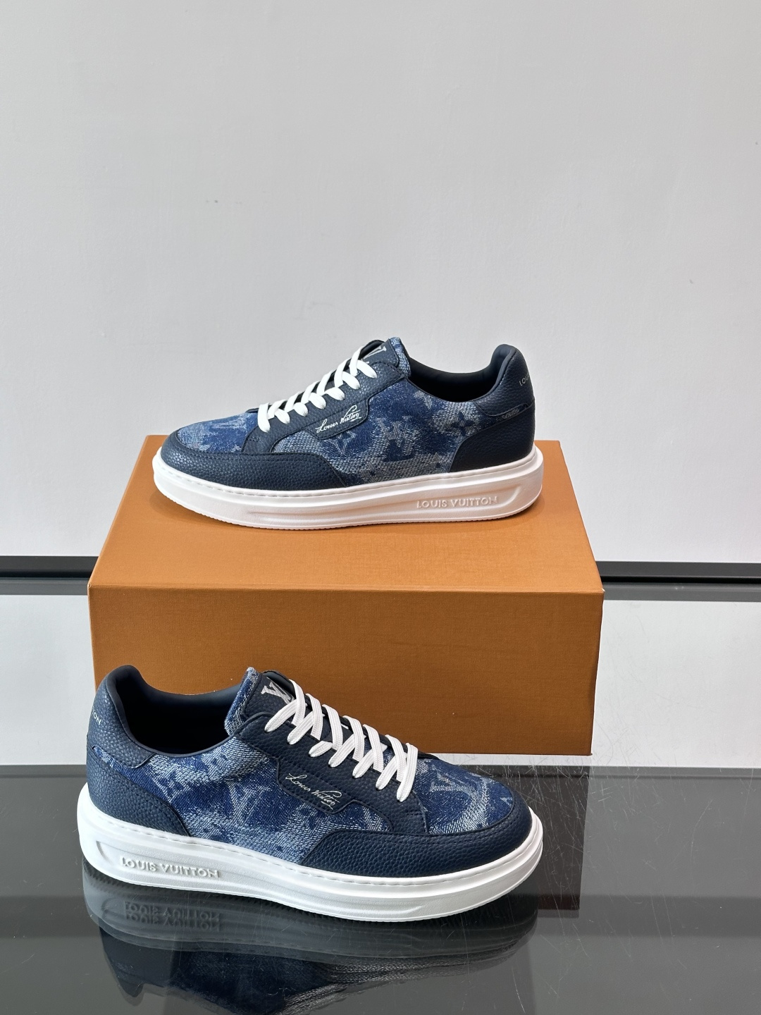 LV Monogram男士板鞋🧡LV Monogram板鞋，经典老花设计，低调奢华又百搭！鞋面黑色牛皮+