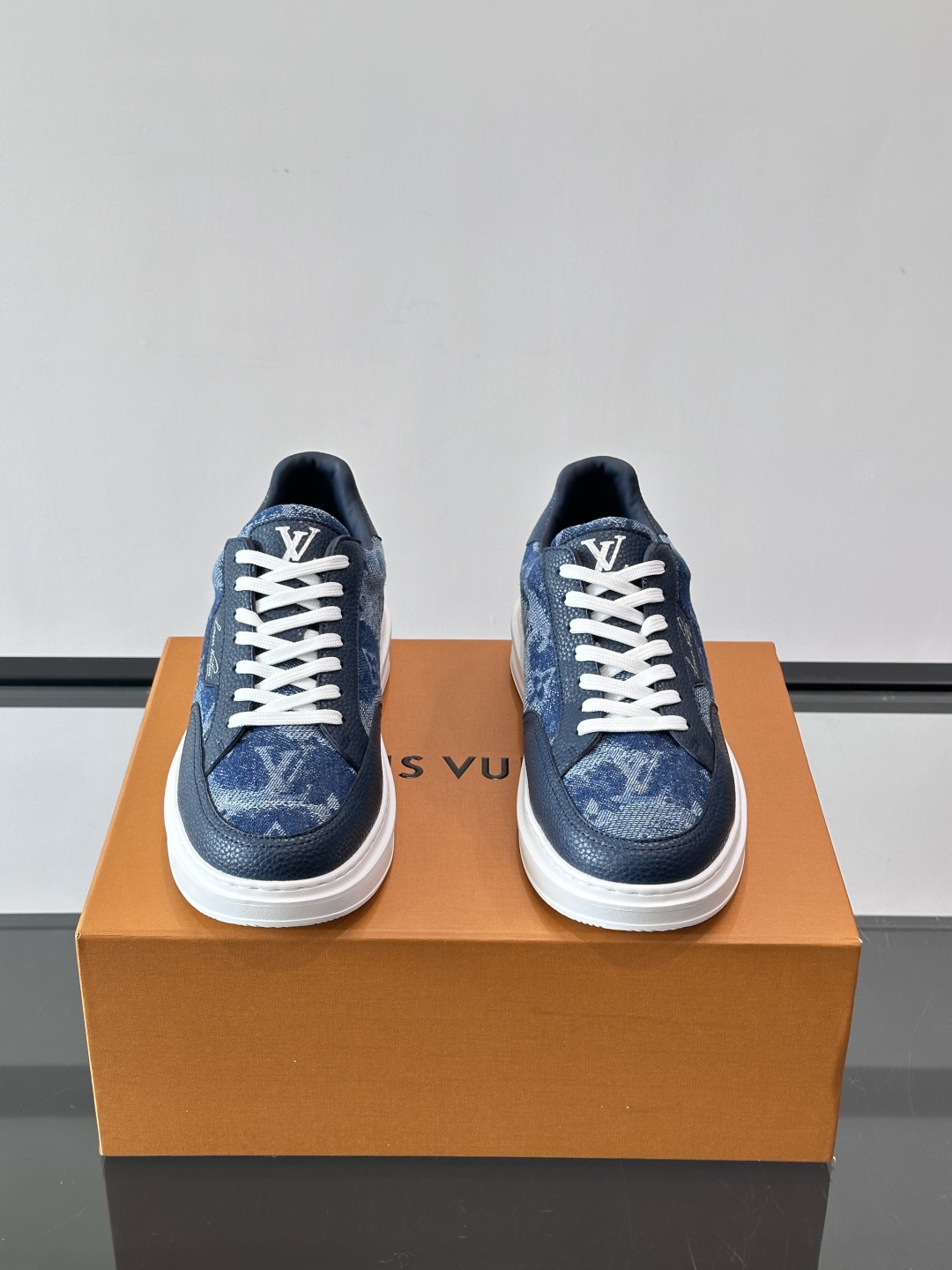 LV Monogram男士板鞋🧡LV Monogram板鞋，经典老花设计，低调奢华又百搭！鞋面黑色牛皮+