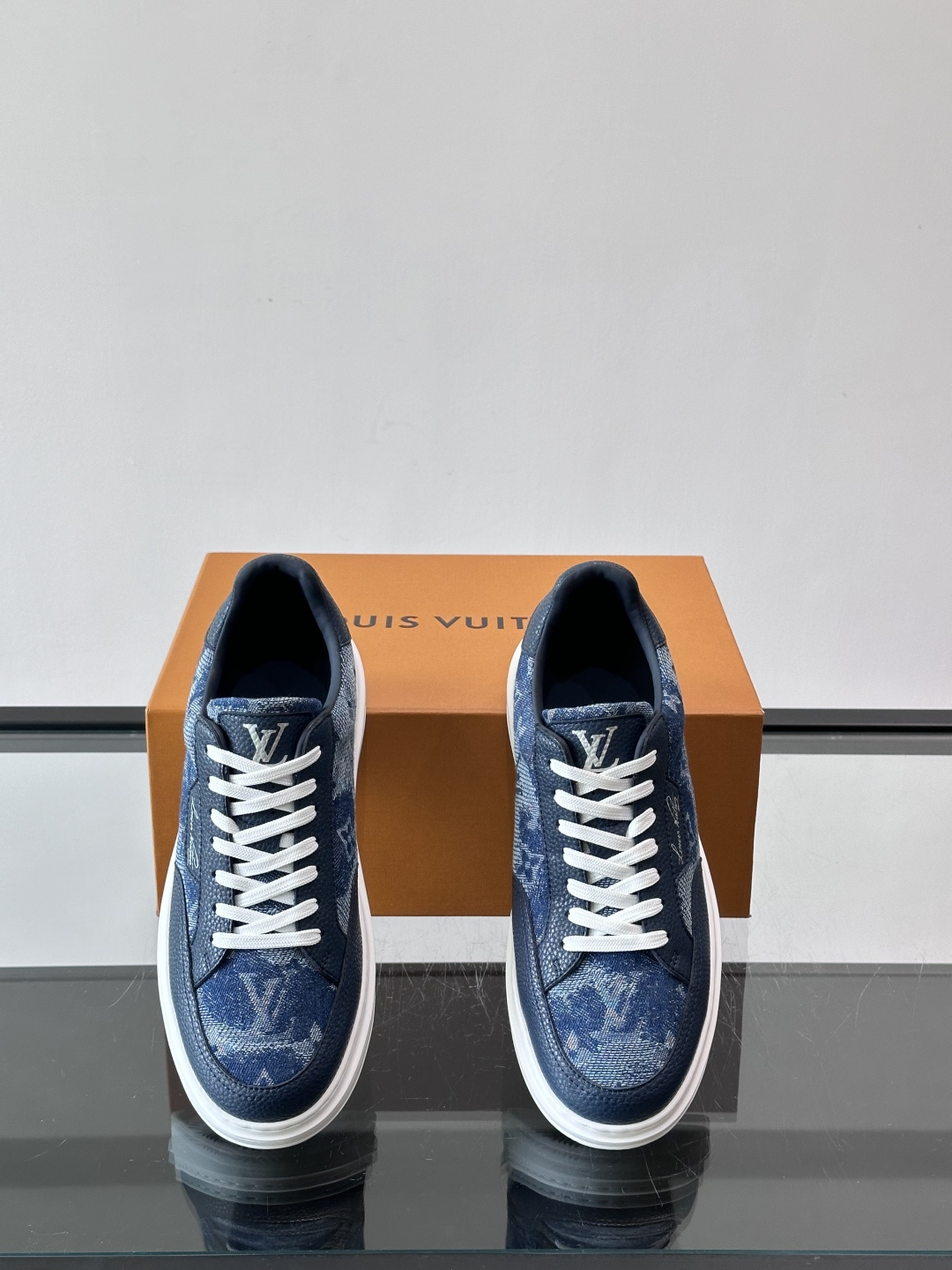 LV Monogram男士板鞋🧡LV Monogram板鞋，经典老花设计，低调奢华又百搭！鞋面黑色牛皮+