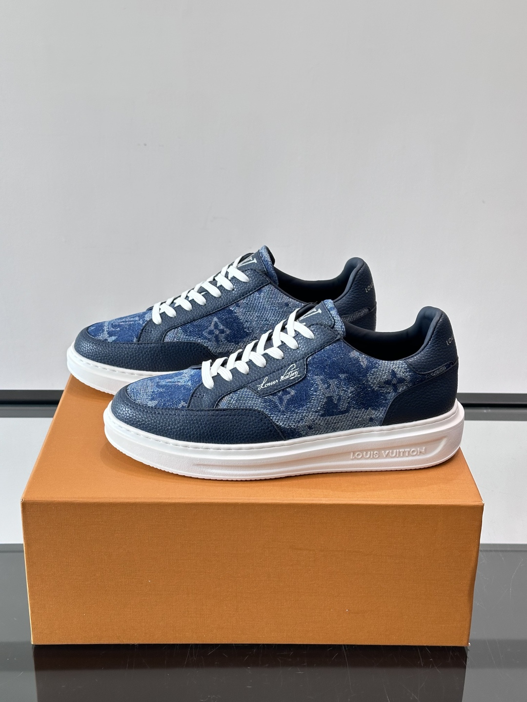 LV Monogram男士板鞋🧡LV Monogram板鞋，经典老花设计，低调奢华又百搭！鞋面黑色牛皮+