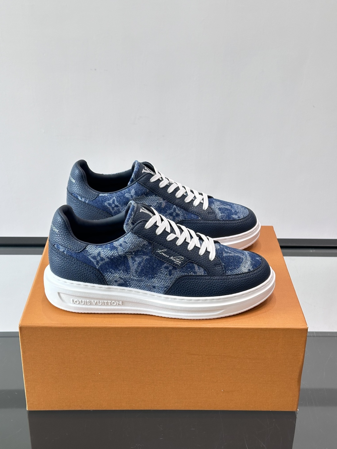 LV Monogram男士板鞋🧡LV Monogram板鞋，经典老花设计，低调奢华又百搭！鞋面黑色牛皮+