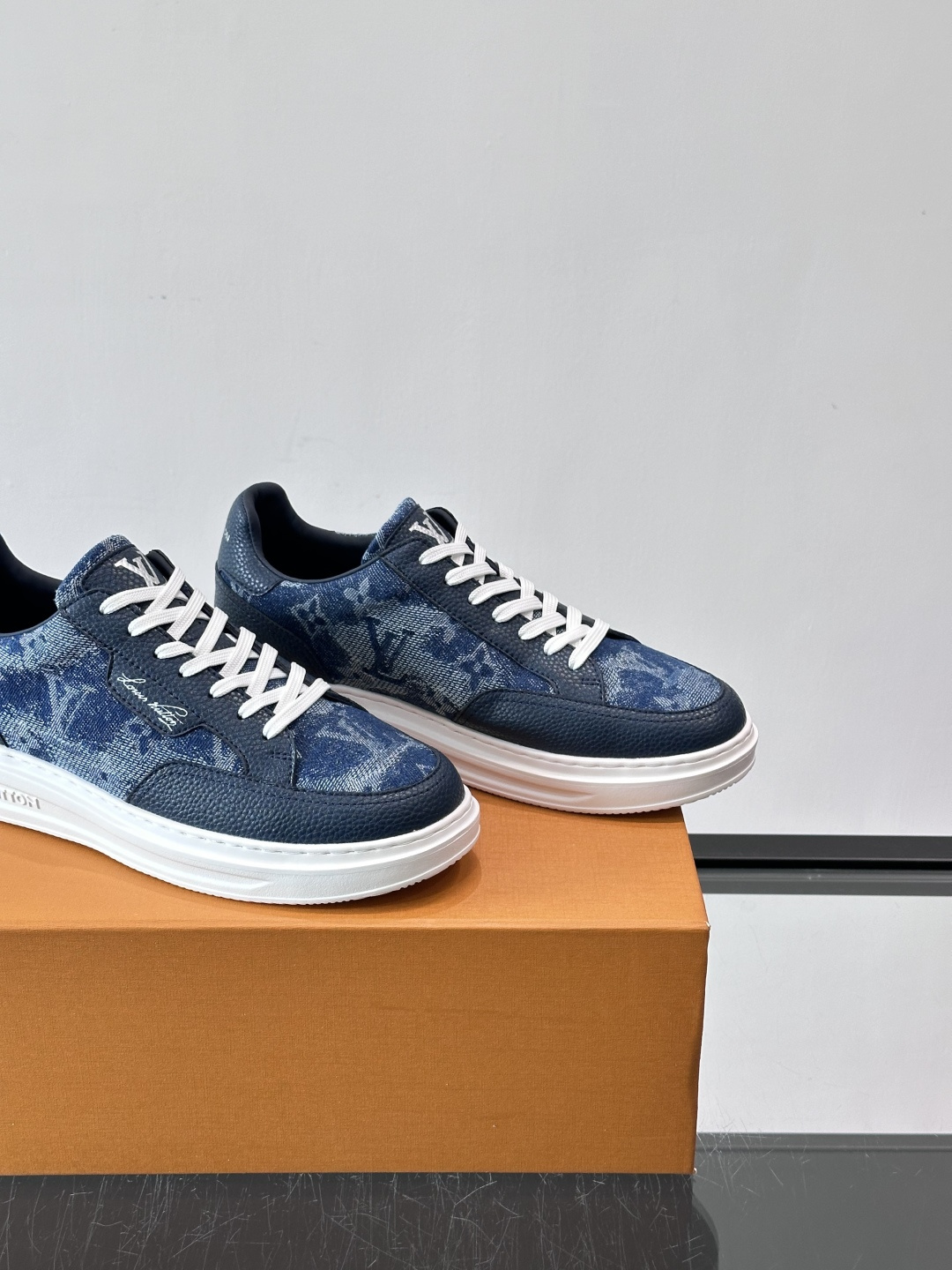 LV Monogram男士板鞋🧡LV Monogram板鞋，经典老花设计，低调奢华又百搭！鞋面黑色牛皮+