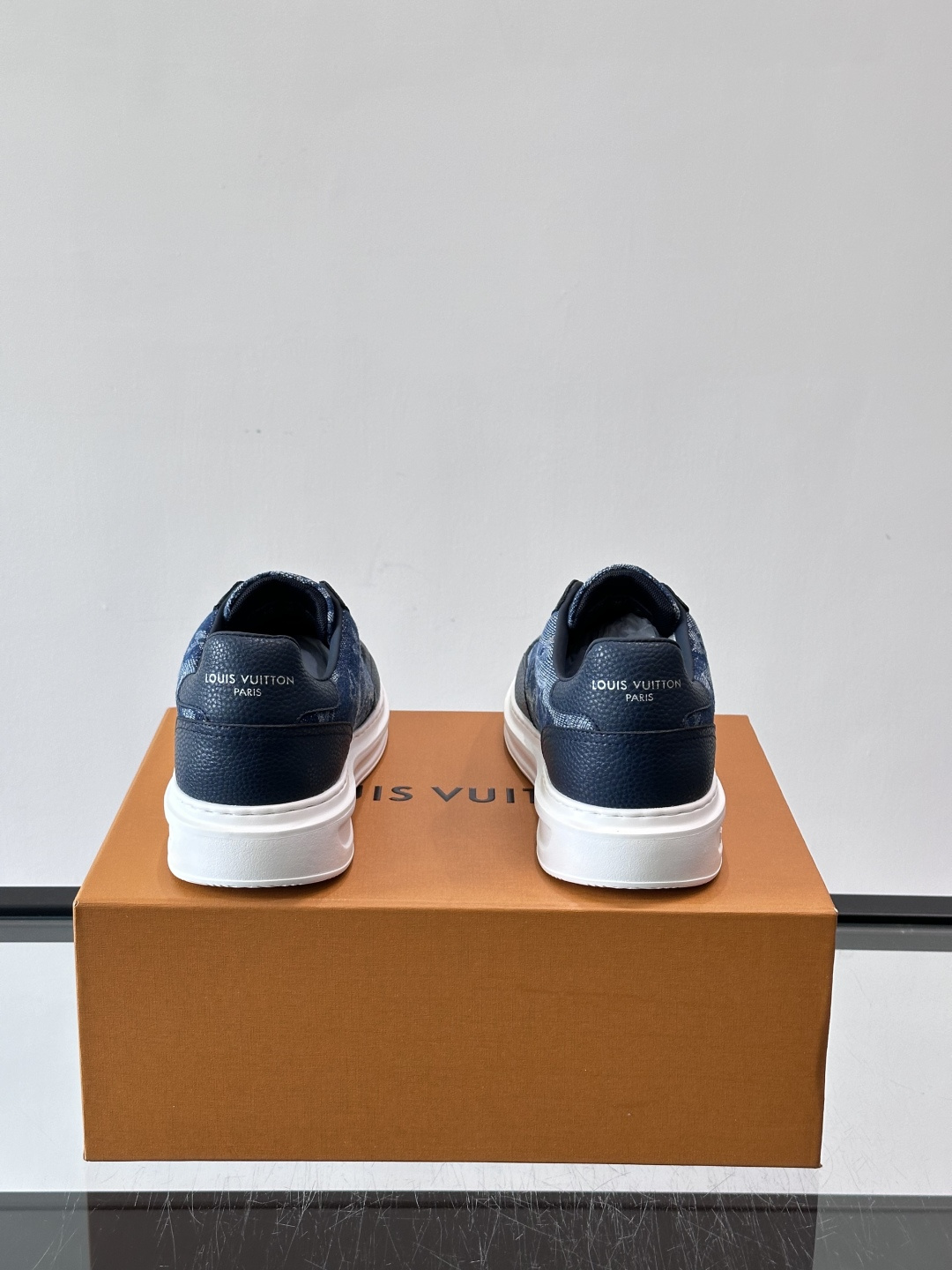 LV Monogram男士板鞋🧡LV Monogram板鞋，经典老花设计，低调奢华又百搭！鞋面黑色牛皮+