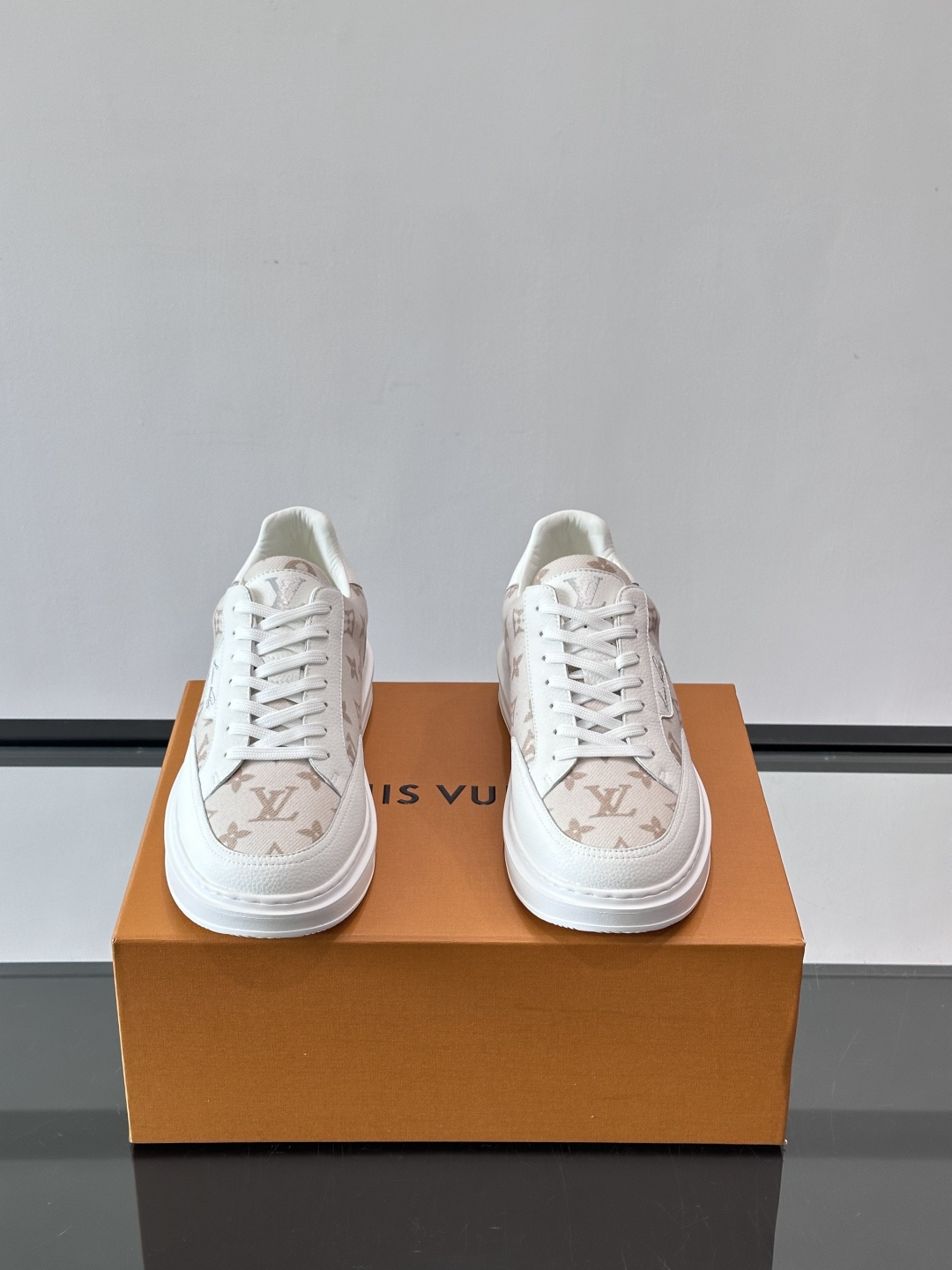 LV Monogram男士板鞋🧡LV Monogram板鞋，经典老花设计，低调奢华又百搭！鞋面黑色牛皮+