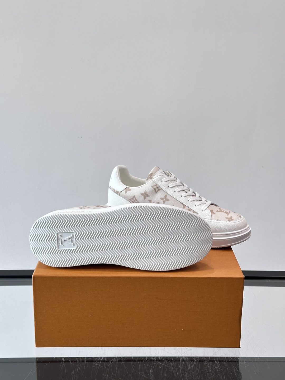 LV Monogram男士板鞋🧡LV Monogram板鞋，经典老花设计，低调奢华又百搭！鞋面黑色牛皮+