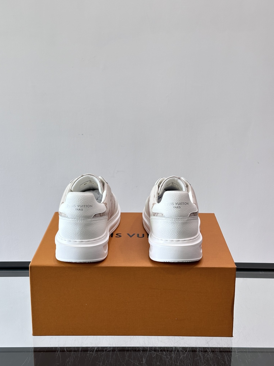 LV Monogram男士板鞋🧡LV Monogram板鞋，经典老花设计，低调奢华又百搭！鞋面黑色牛皮+