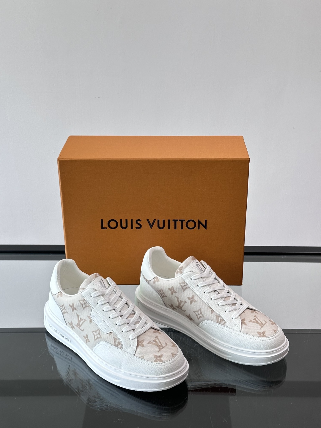 LV Monogram男士板鞋🧡LV Monogram板鞋，经典老花设计，低调奢华又百搭！鞋面黑色牛皮+