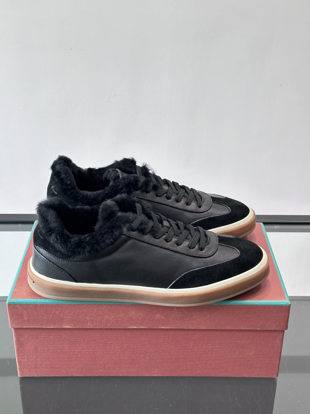 Loro Piana小众诺优翩雅经典款板鞋，加绒内里。系带休闲鞋运动鞋，高品质轻便舒适面料，户外休闲均可