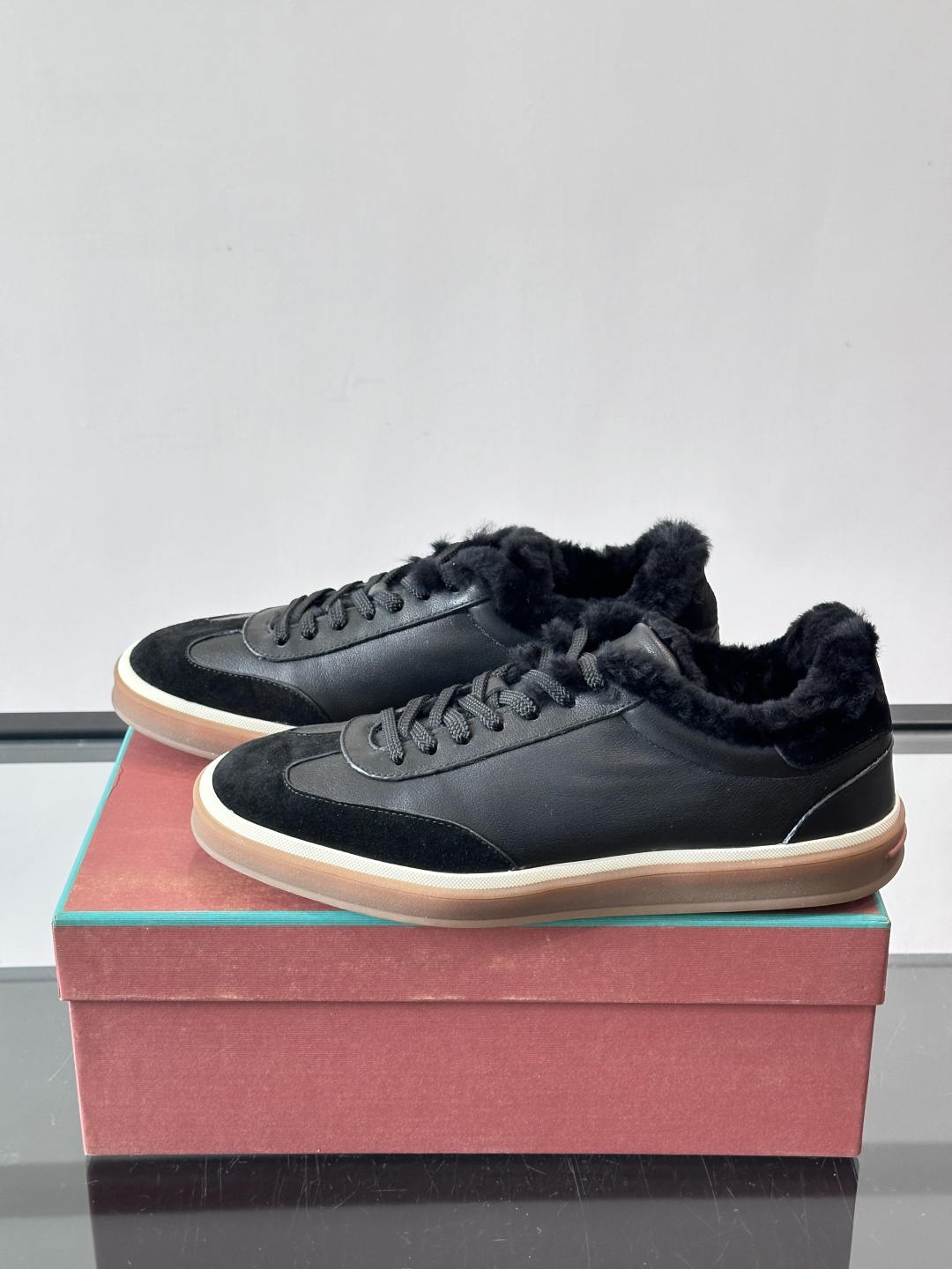 Loro Piana小众诺优翩雅经典款板鞋，加绒内里。系带休闲鞋运动鞋，高品质轻便舒适面料，户外休闲均可