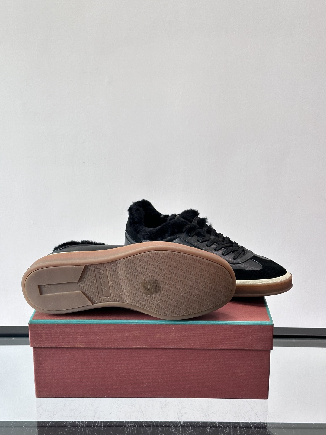 Loro Piana小众诺优翩雅经典款板鞋，加绒内里。系带休闲鞋运动鞋，高品质轻便舒适面料，户外休闲均可