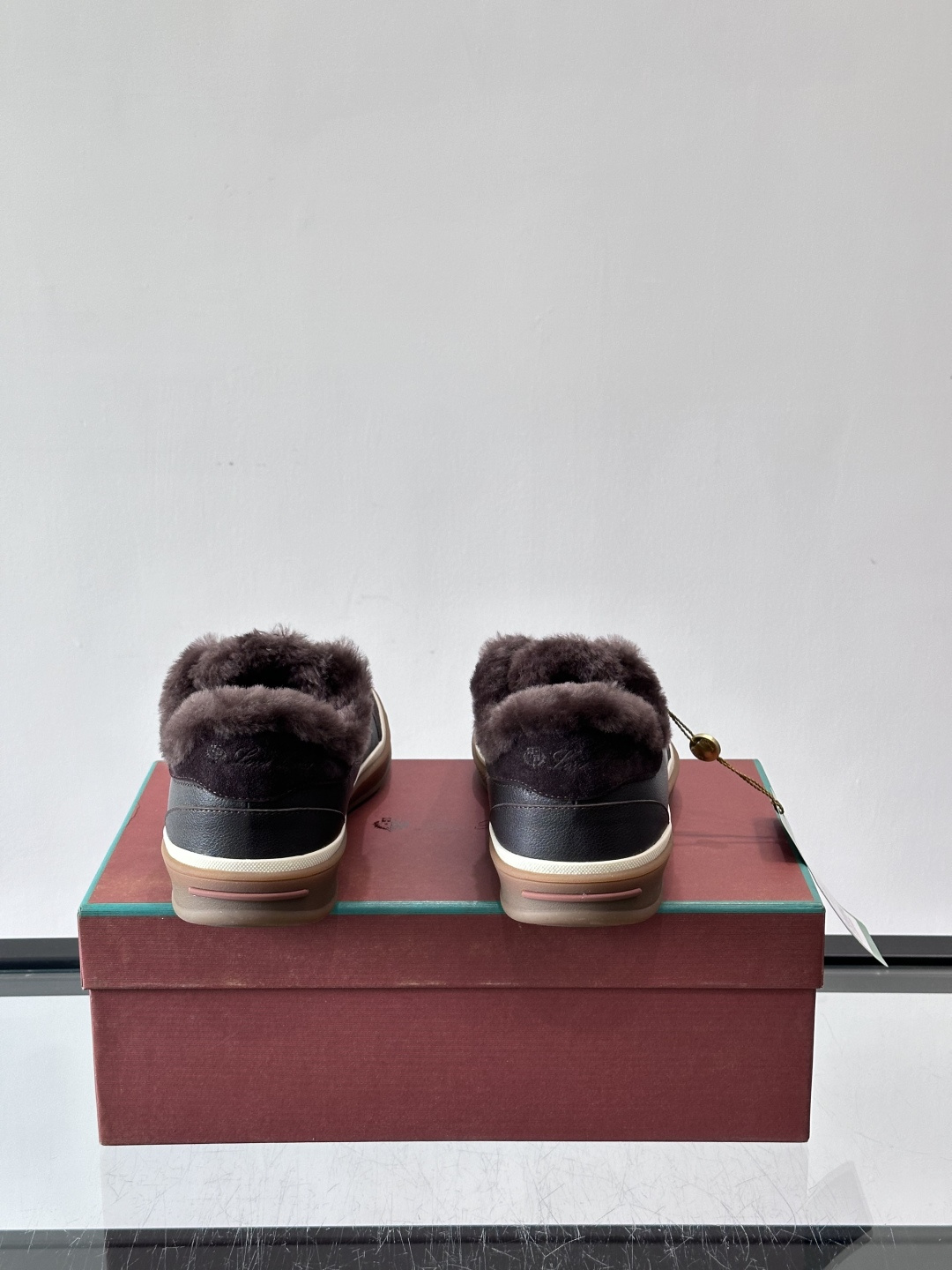 Loro Piana小众诺优翩雅经典款板鞋，加绒内里。系带休闲鞋运动鞋，高品质轻便舒适面料，户外休闲均可