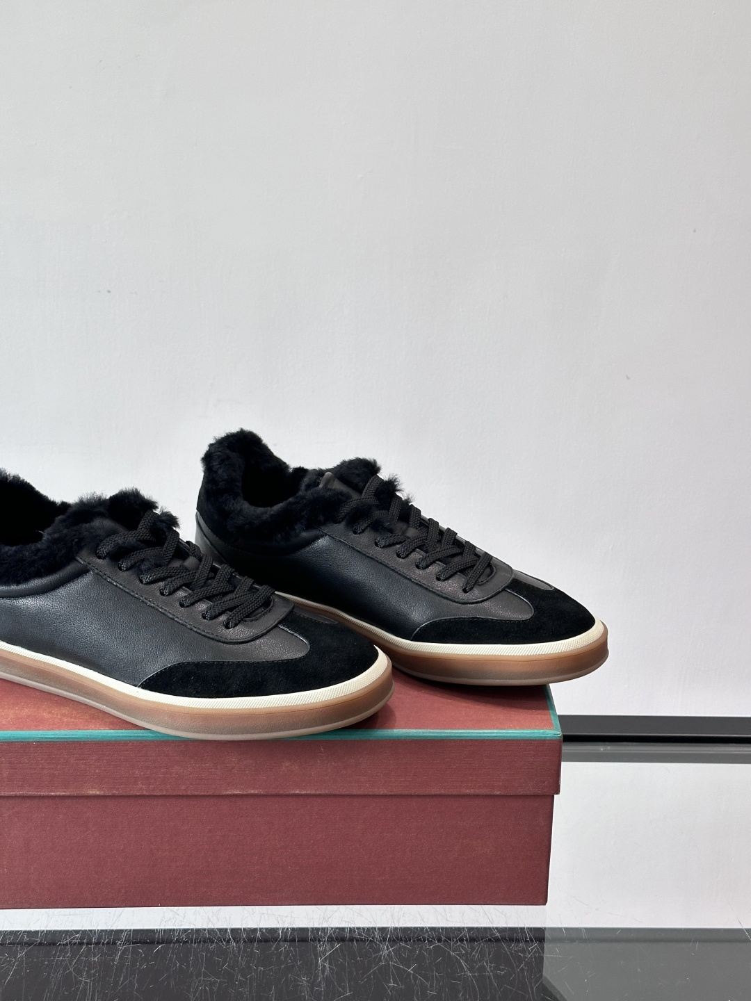 Loro Piana小众诺优翩雅经典款板鞋，加绒内里。系带休闲鞋运动鞋，高品质轻便舒适面料，户外休闲均可