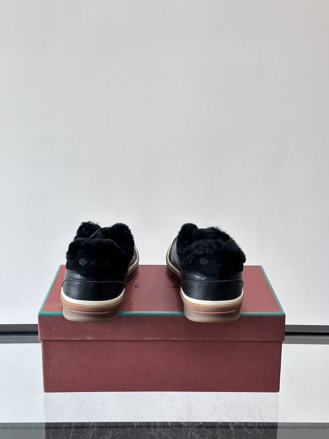 Loro Piana小众诺优翩雅经典款板鞋，加绒内里。系带休闲鞋运动鞋，高品质轻便舒适面料，户外休闲均可