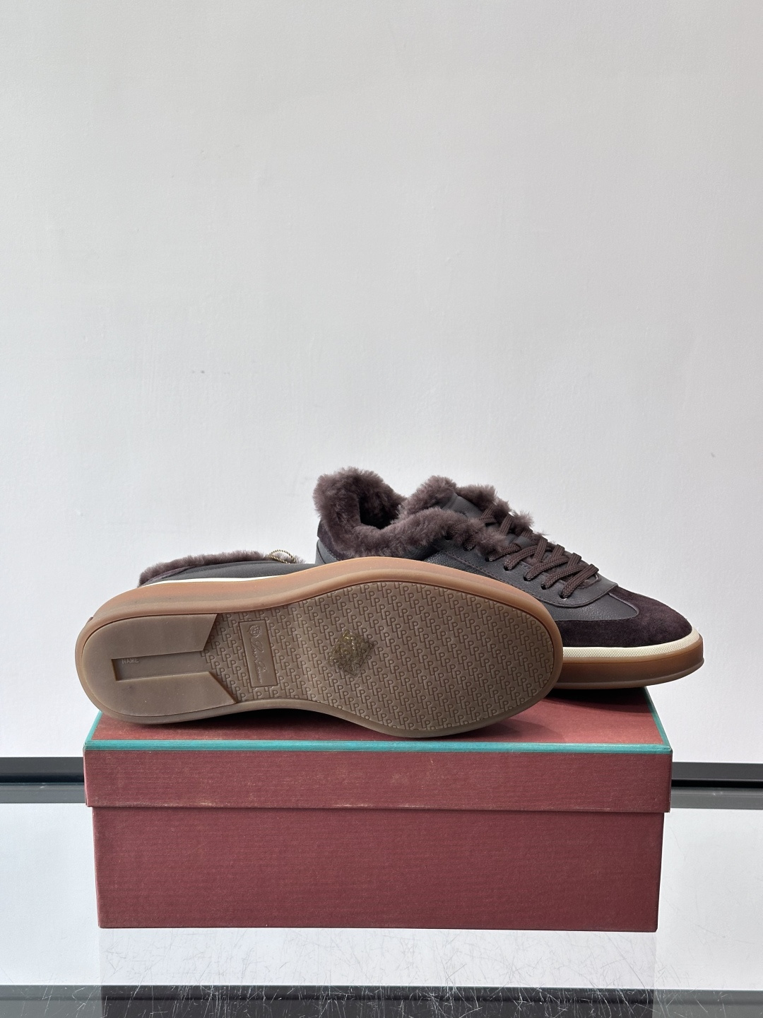 Loro Piana小众诺优翩雅经典款板鞋，加绒内里。系带休闲鞋运动鞋，高品质轻便舒适面料，户外休闲均可