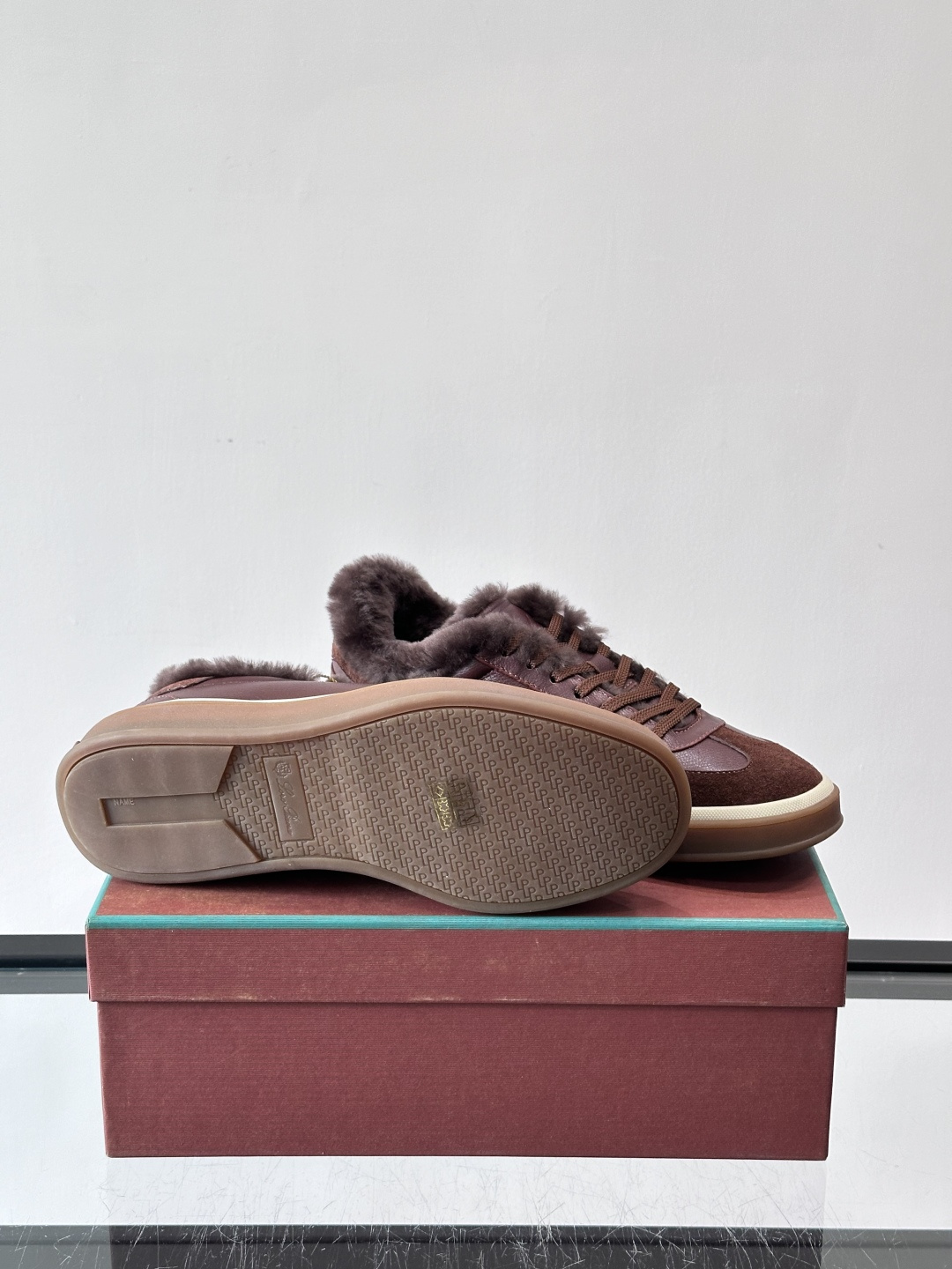 Loro Piana小众诺优翩雅经典款板鞋，加绒内里。系带休闲鞋运动鞋，高品质轻便舒适面料，户外休闲均可