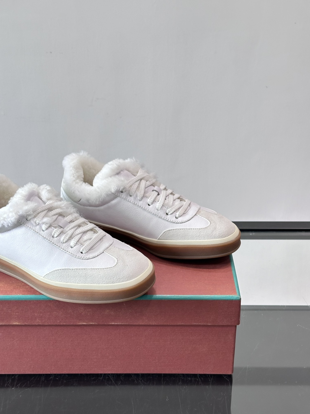 Loro Piana小众诺优翩雅经典款板鞋，加绒内里。系带休闲鞋运动鞋，高品质轻便舒适面料，户外休闲均可