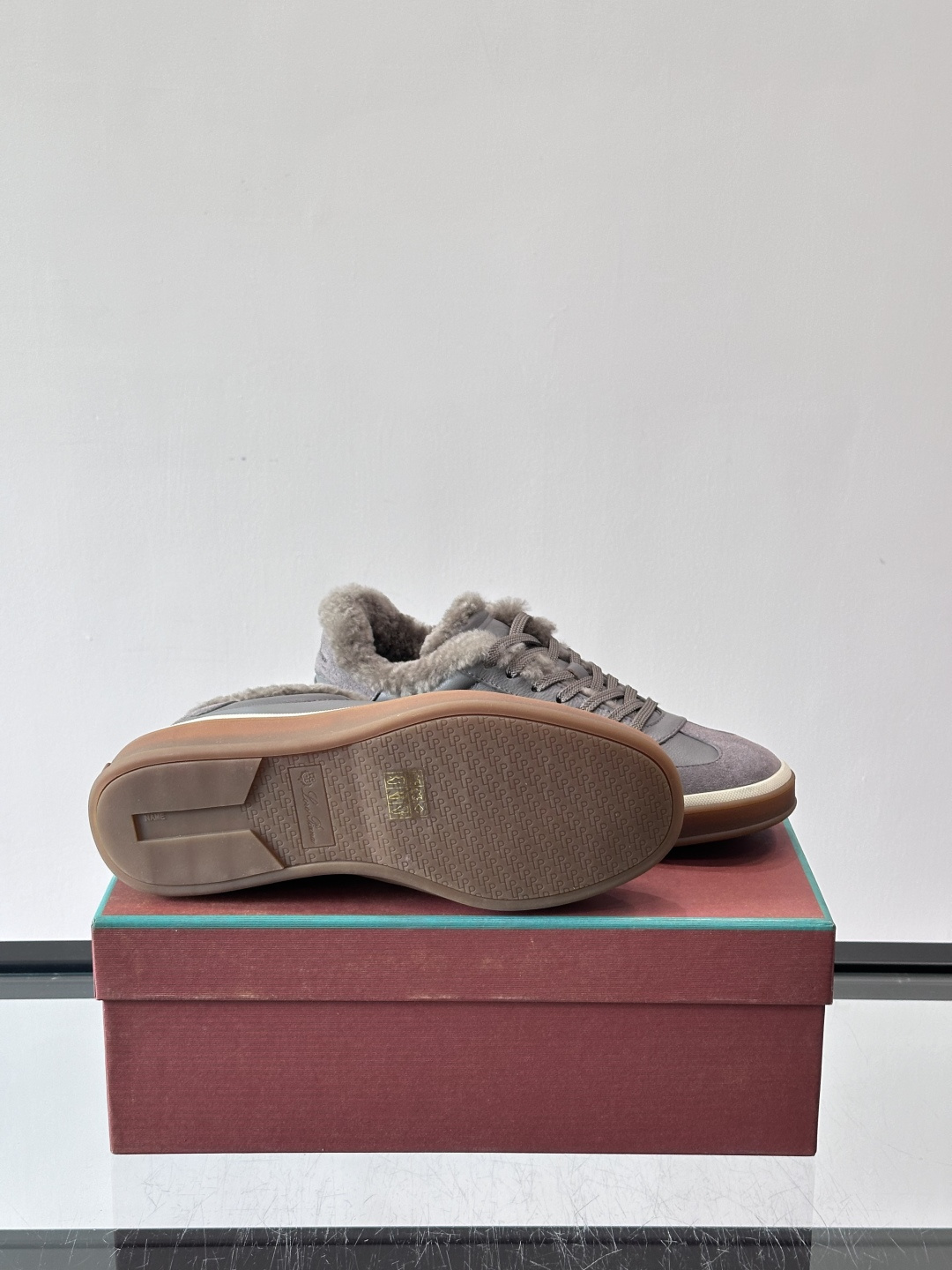 Loro Piana小众诺优翩雅经典款板鞋，加绒内里。系带休闲鞋运动鞋，高品质轻便舒适面料，户外休闲均可