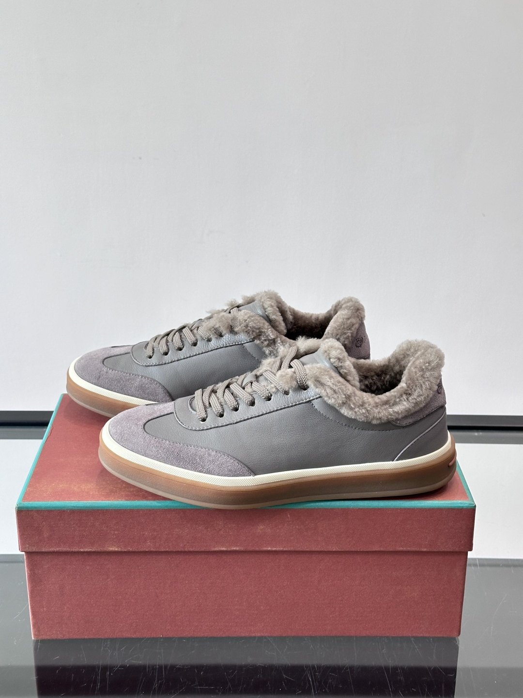 Loro Piana小众诺优翩雅经典款板鞋，加绒内里。系带休闲鞋运动鞋，高品质轻便舒适面料，户外休闲均可